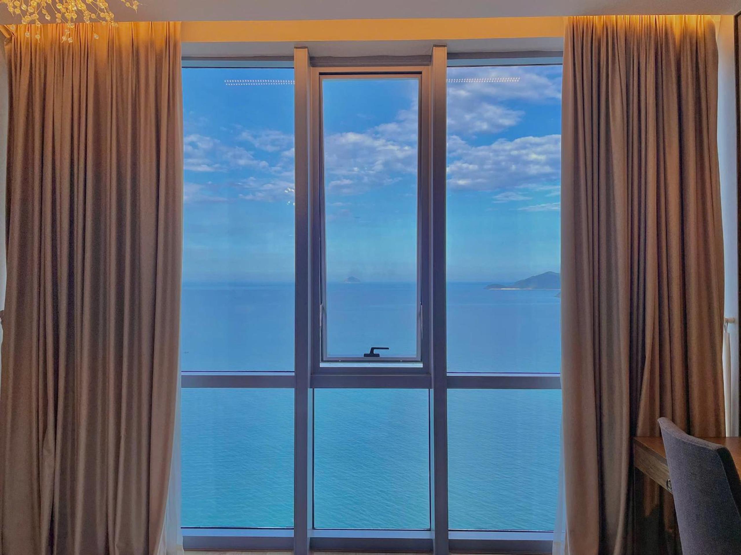 Cozy Panorama Apartment In Front of the City Center Beach