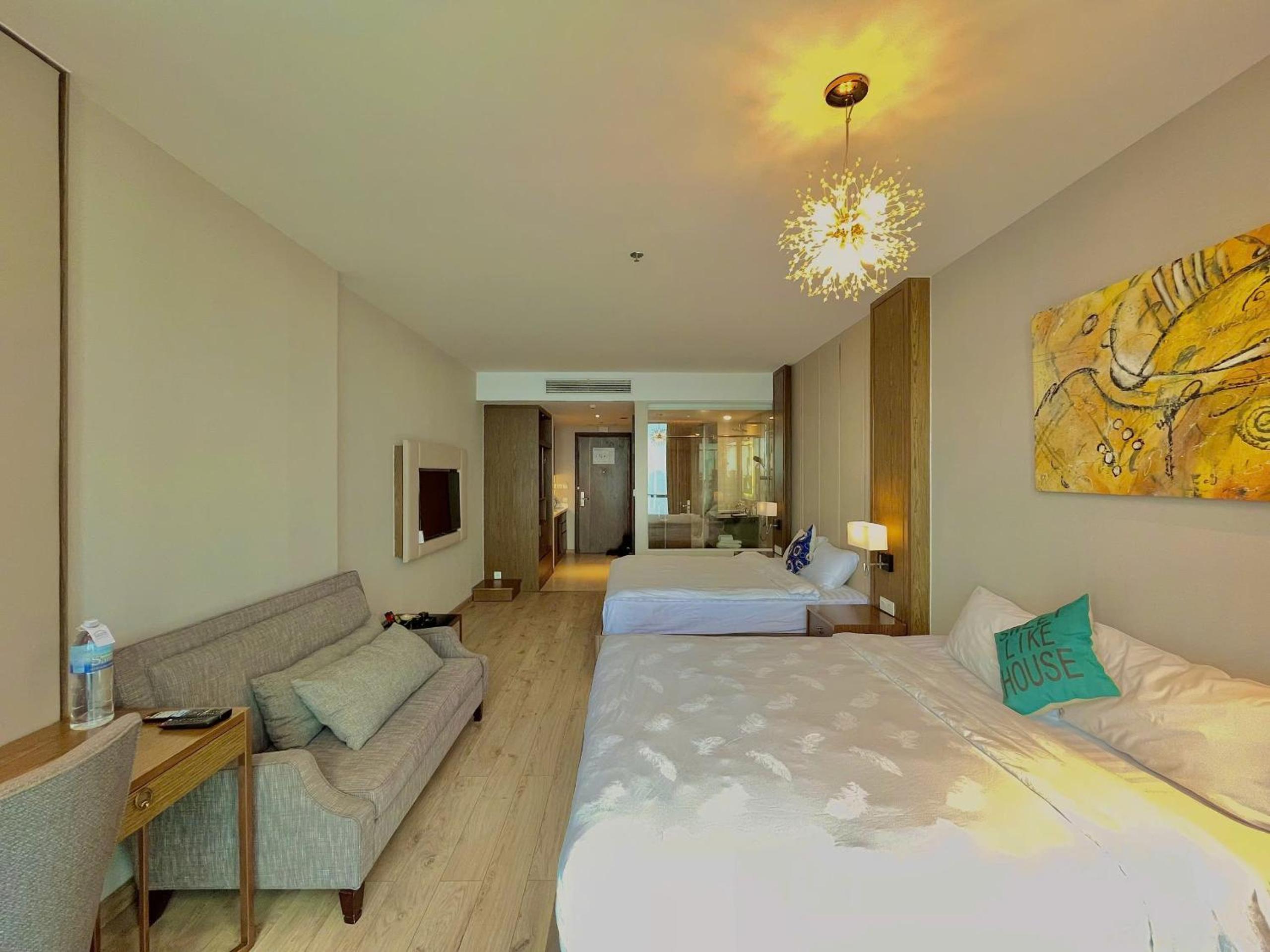Cozy Panorama Apartment In Front of the City Center Beach