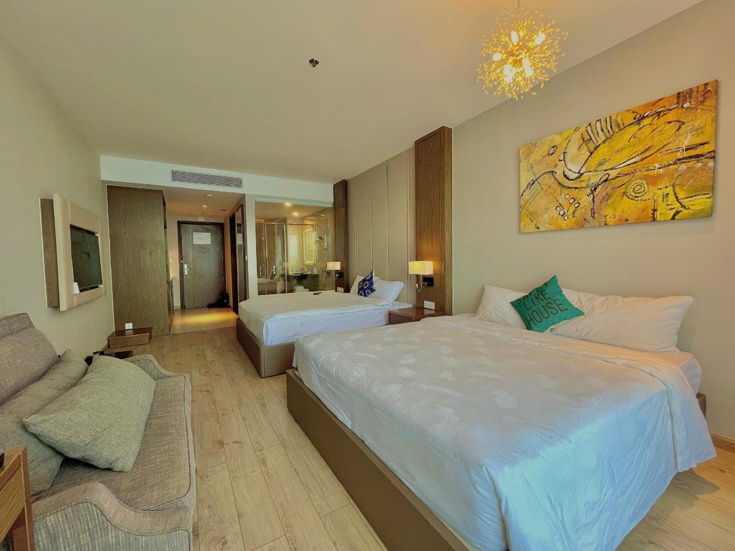 Cozy Panorama Apartment In Front of the City Center Beach