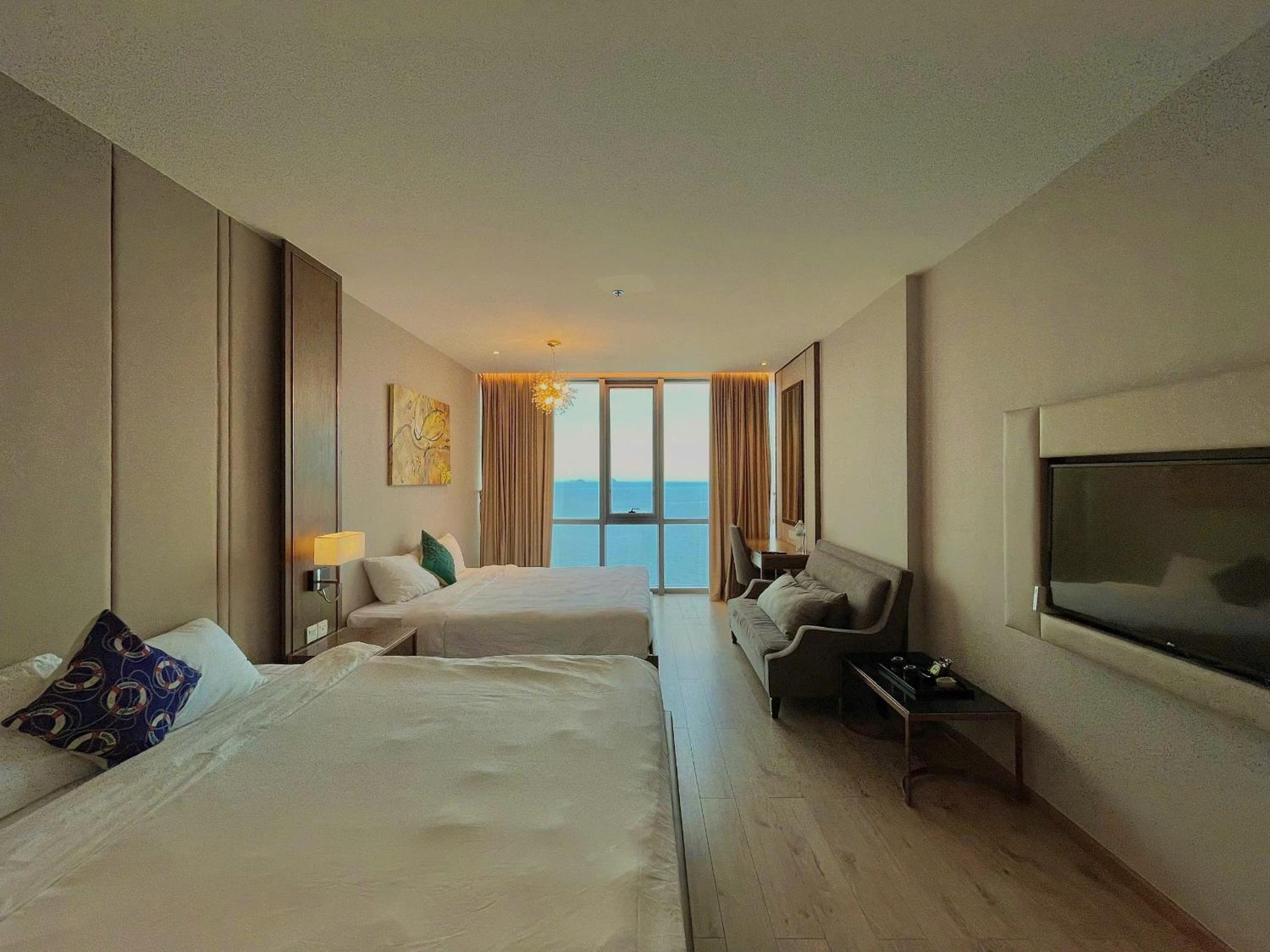 Cozy Panorama Apartment In Front of the City Center Beach