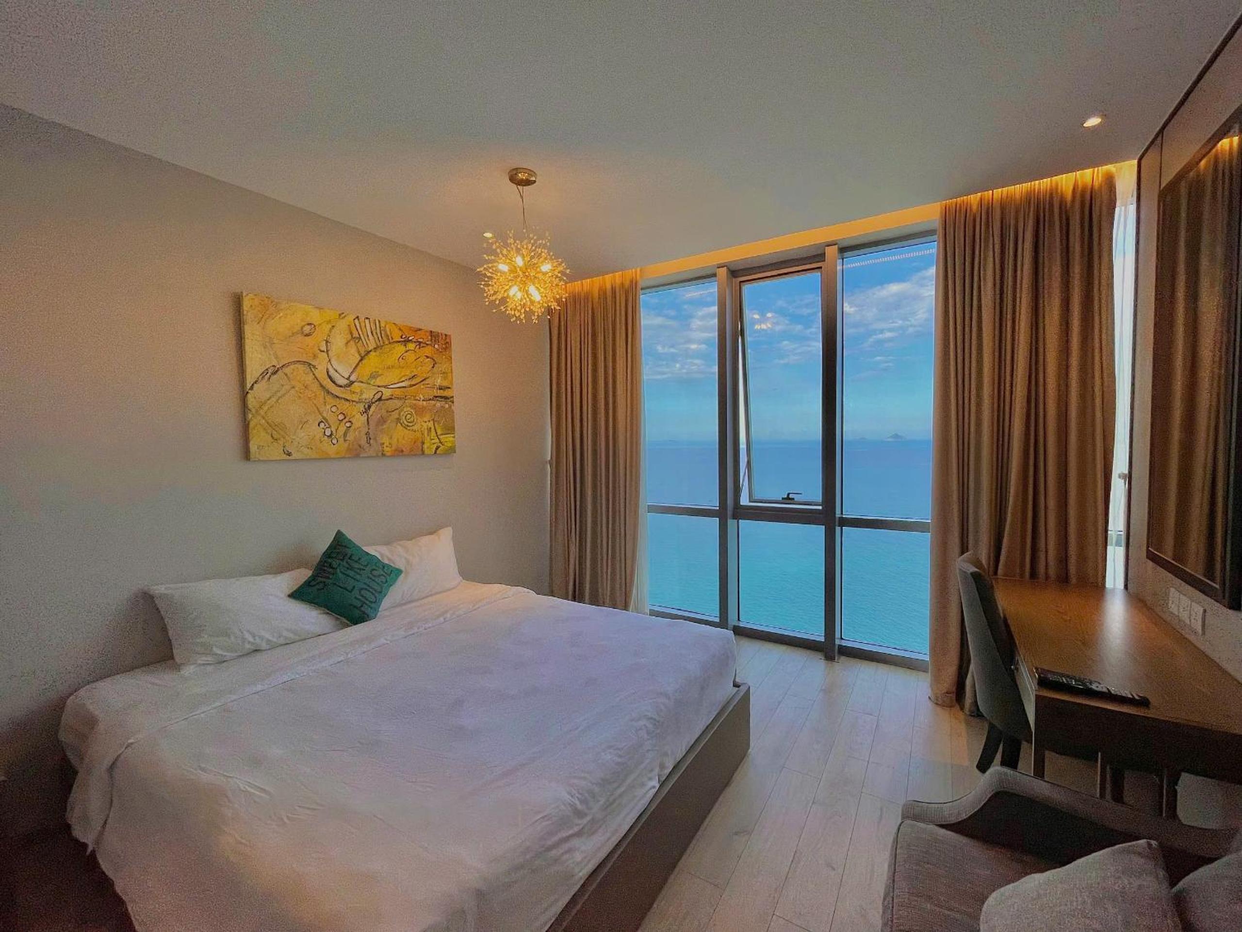 Cozy Panorama Apartment In Front of the City Center Beach