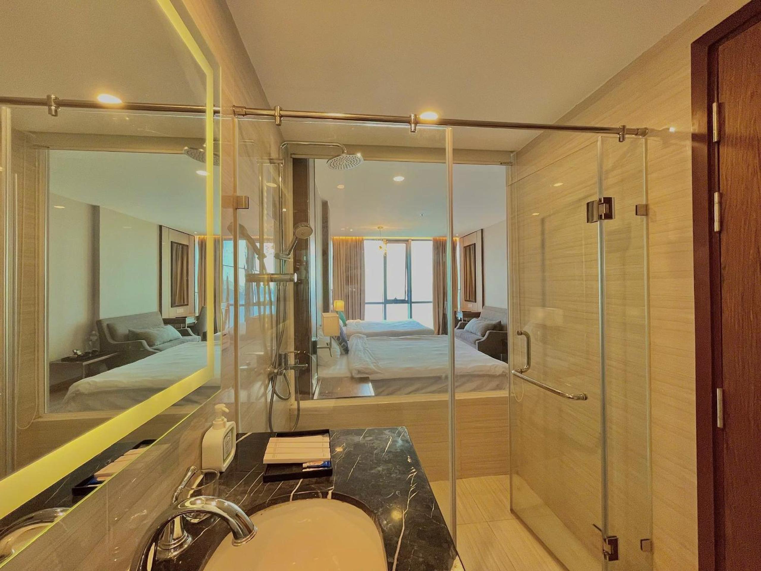 Cozy Panorama Apartment In Front of the City Center Beach