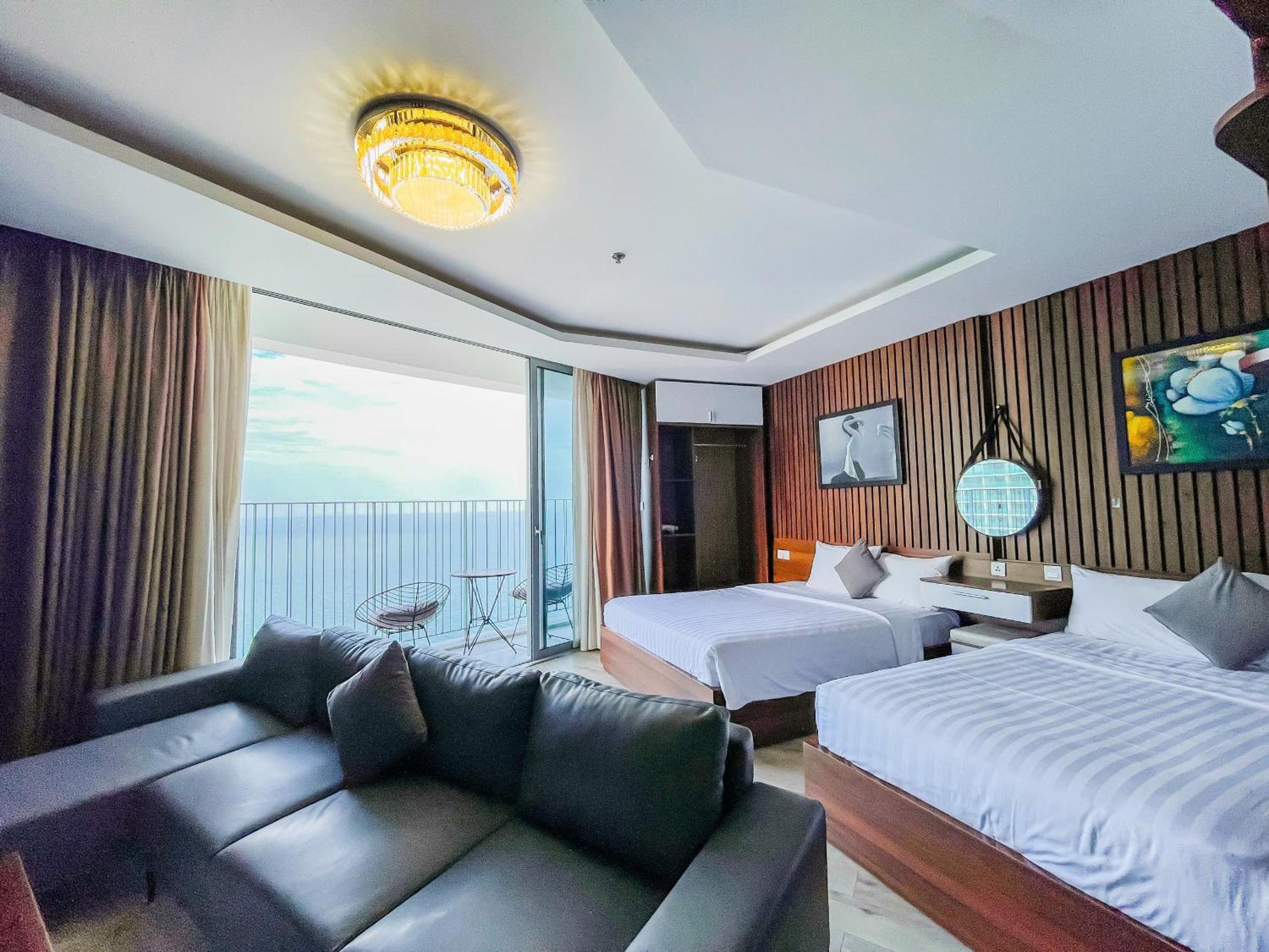 Cozy Panorama Apartment In Front of the City Center Beach