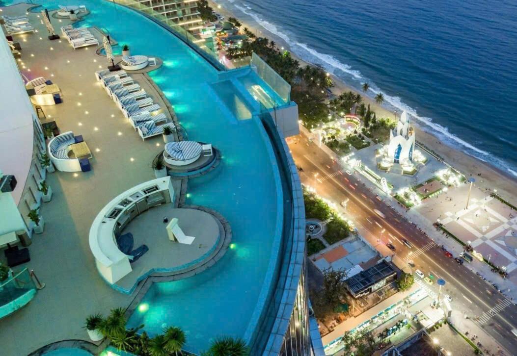 Cozy Panorama Apartment In Front of the City Center Beach