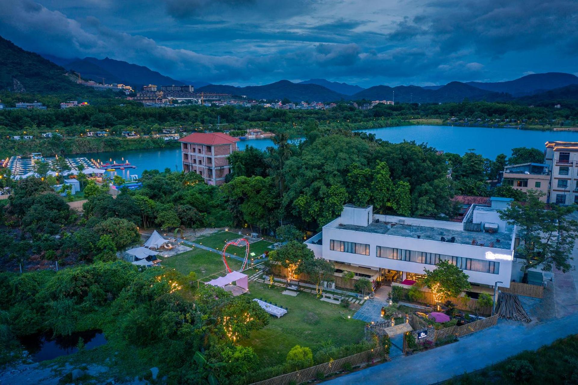 Baiyun Airport punguin international hotel &free airport shuttle 企鹅电竞机场酒店