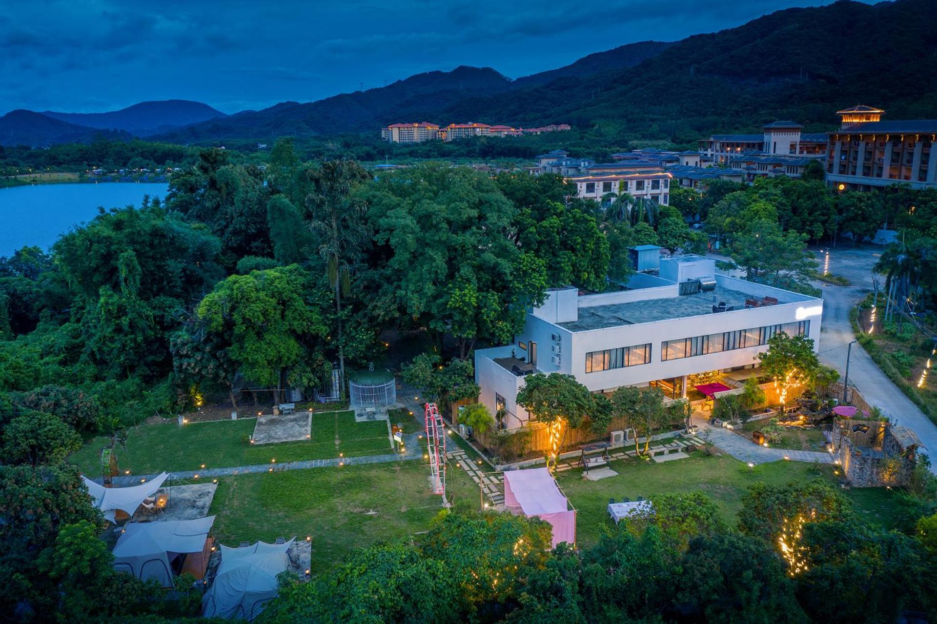 Baiyun Airport punguin international hotel &free airport shuttle 企鹅电竞机场酒店