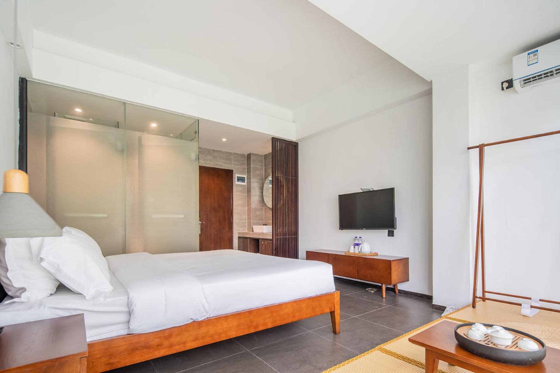 Baiyun Airport punguin international hotel &free airport shuttle 企鹅电竞机场酒店