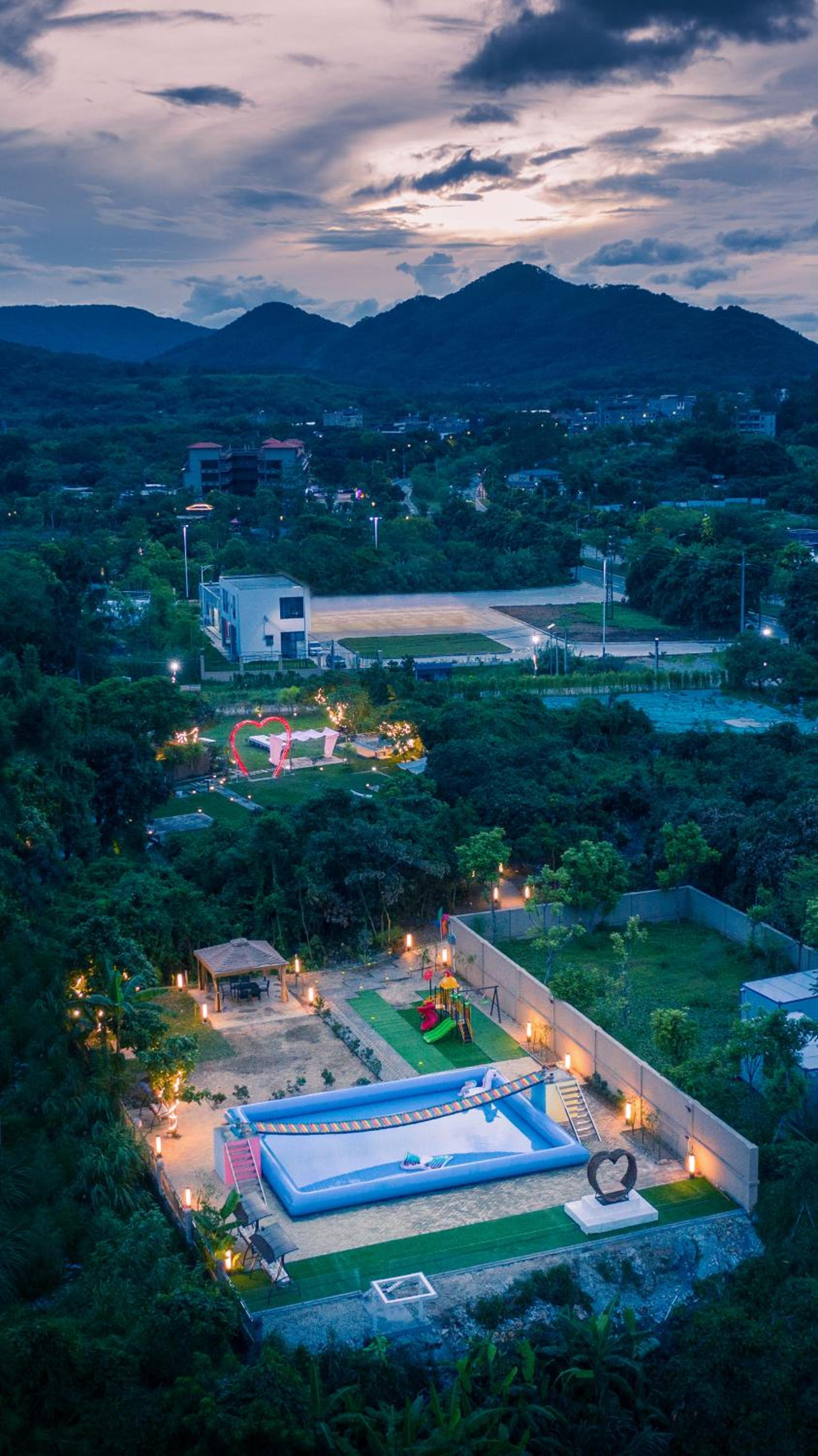 Baiyun Airport punguin international hotel &free airport shuttle 企鹅电竞机场酒店