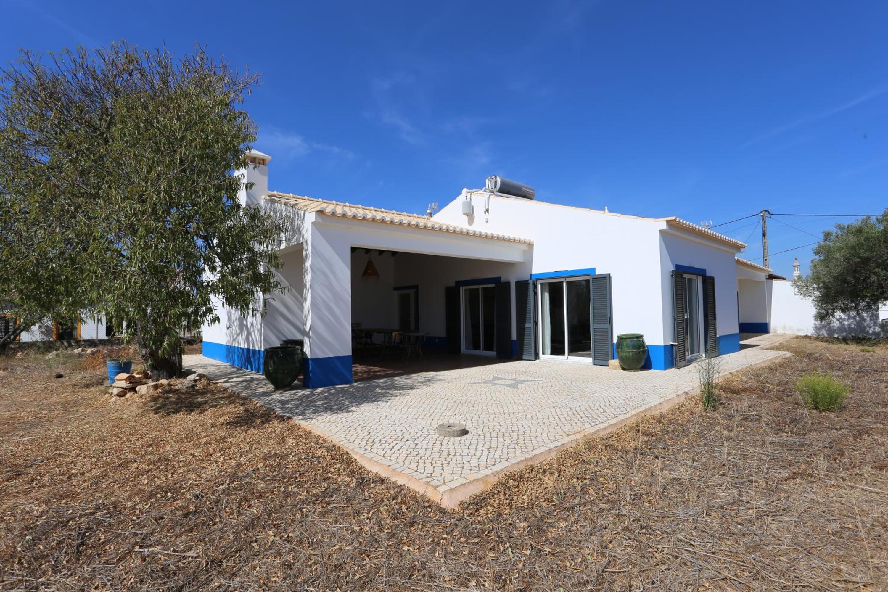 D13 - Eiras Velhas Holiday House in Almádena view 3