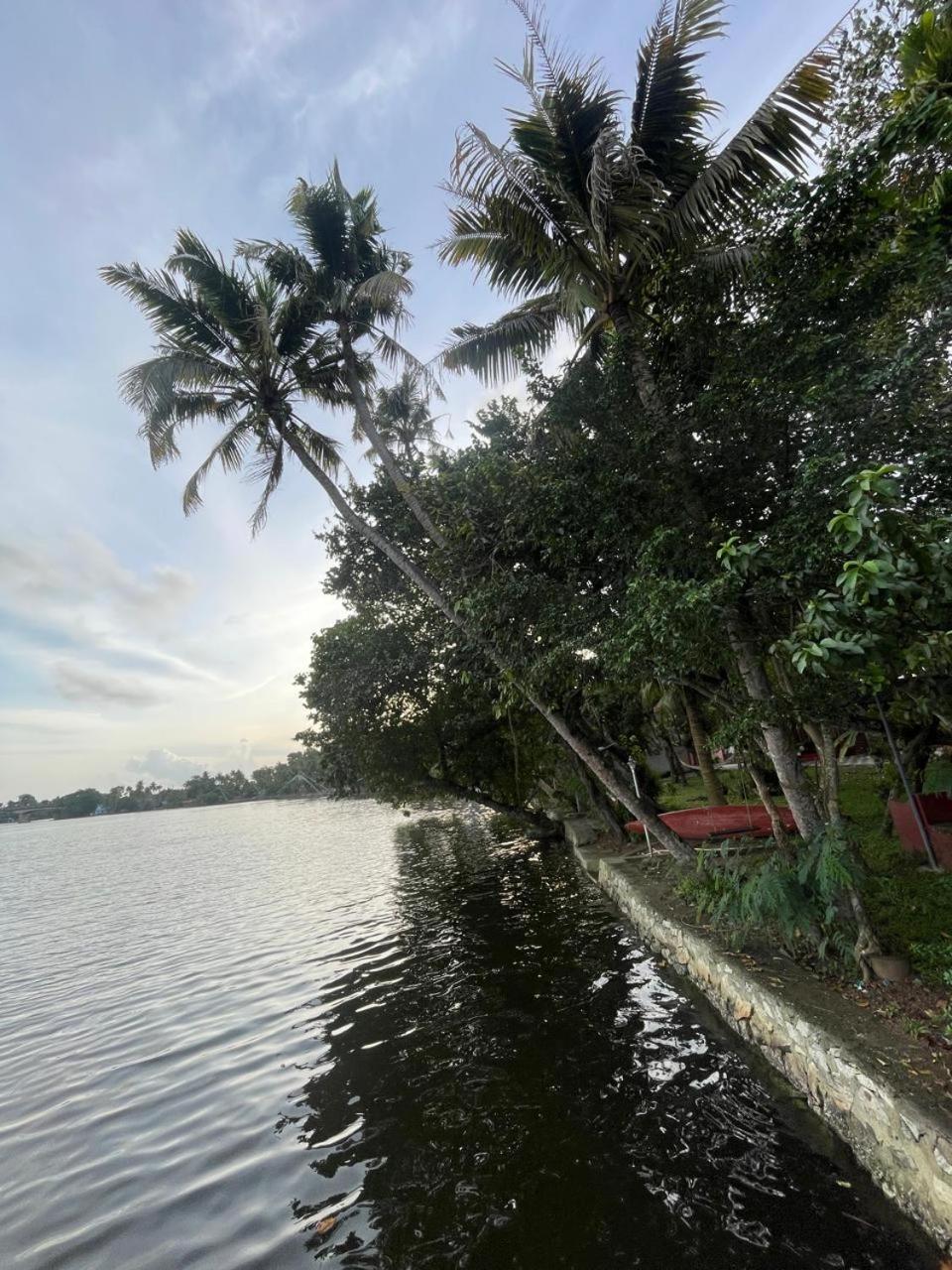 AshtamudiVillas