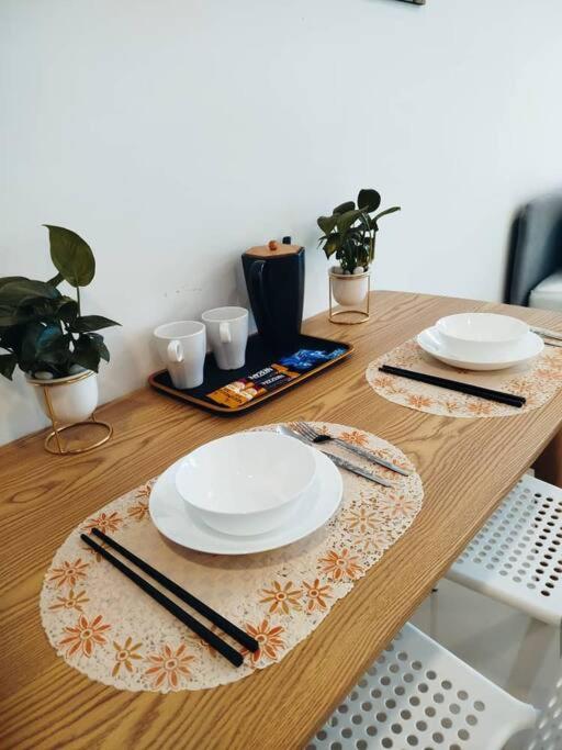 CozyHaven Minimalist QueenStudio Free Private Parking Netflix