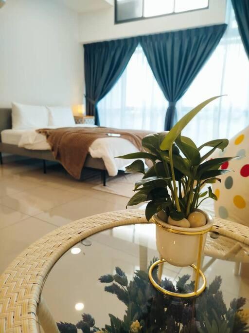 CozyHaven Minimalist QueenStudio Free Private Parking Netflix