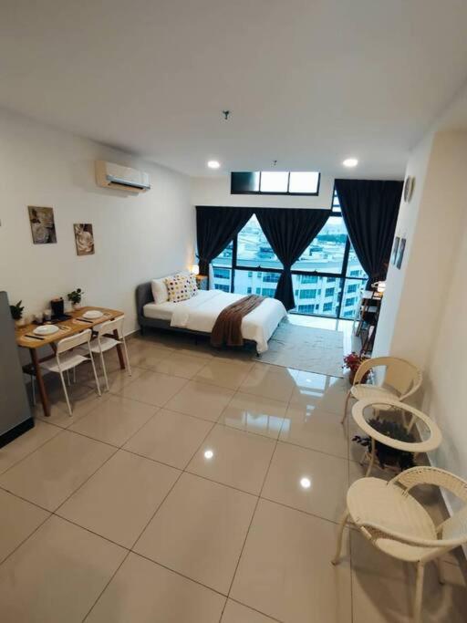 CozyHaven Minimalist QueenStudio Free Private Parking Netflix