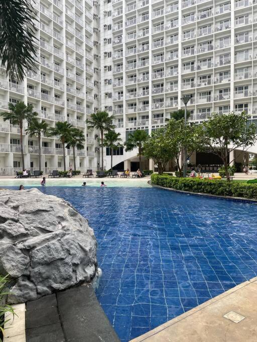Shore 1 Residences - Good for 6 guests I Walk to Mall of Asia view 4