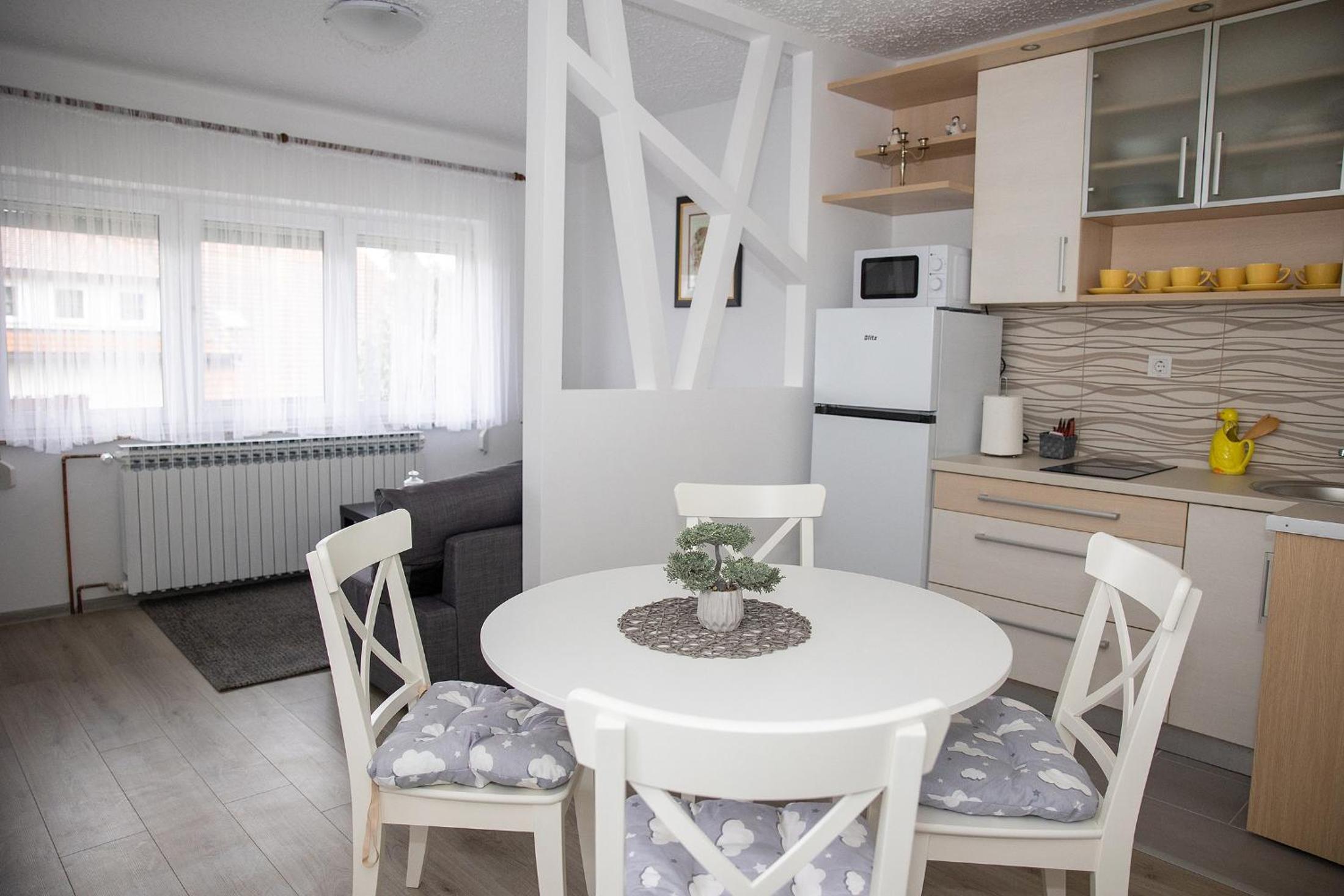 Apartmani i Sobe Kočiš view 3