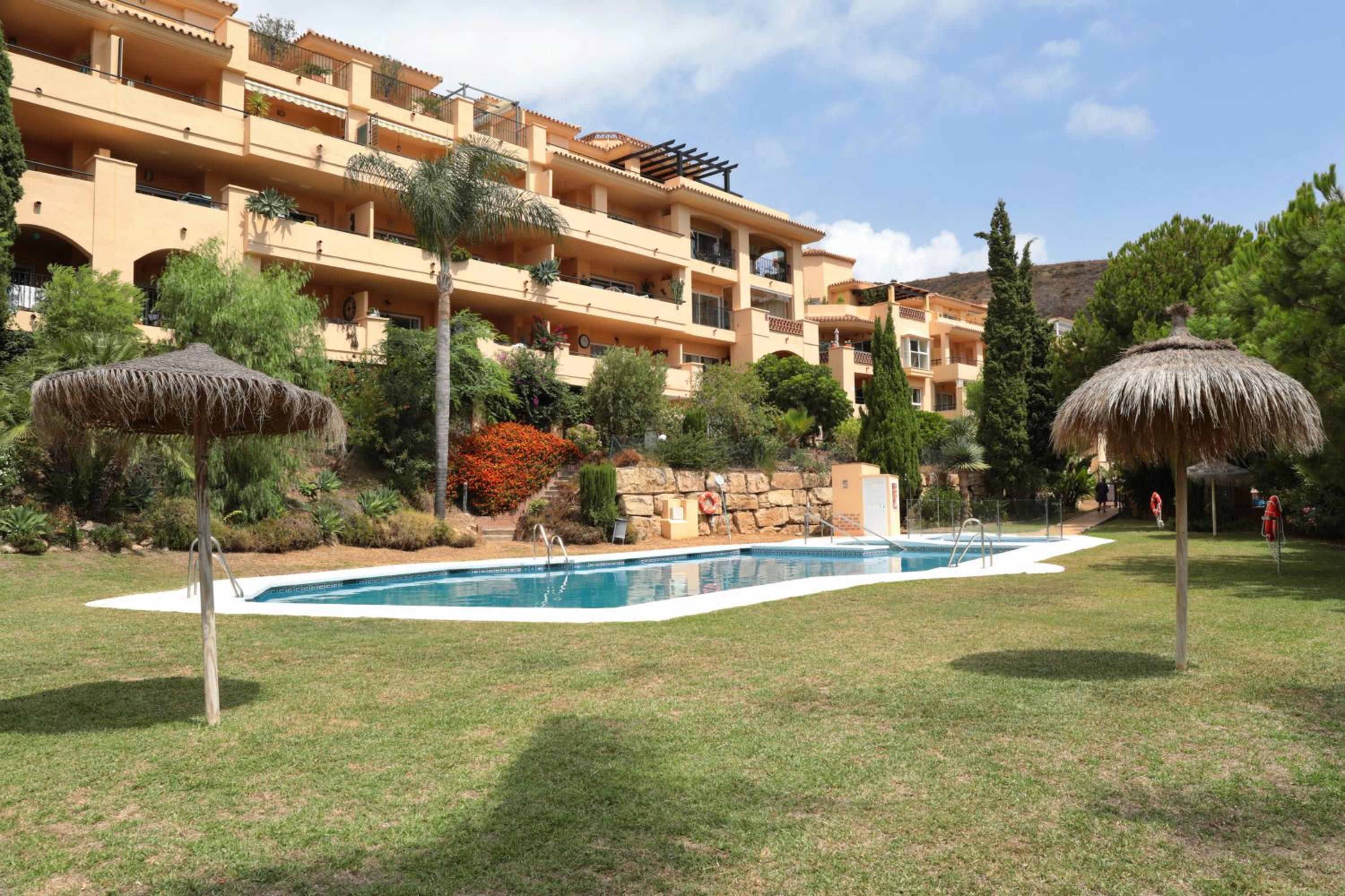3 bedroom, top floor with fantastic terrace and pools view 4