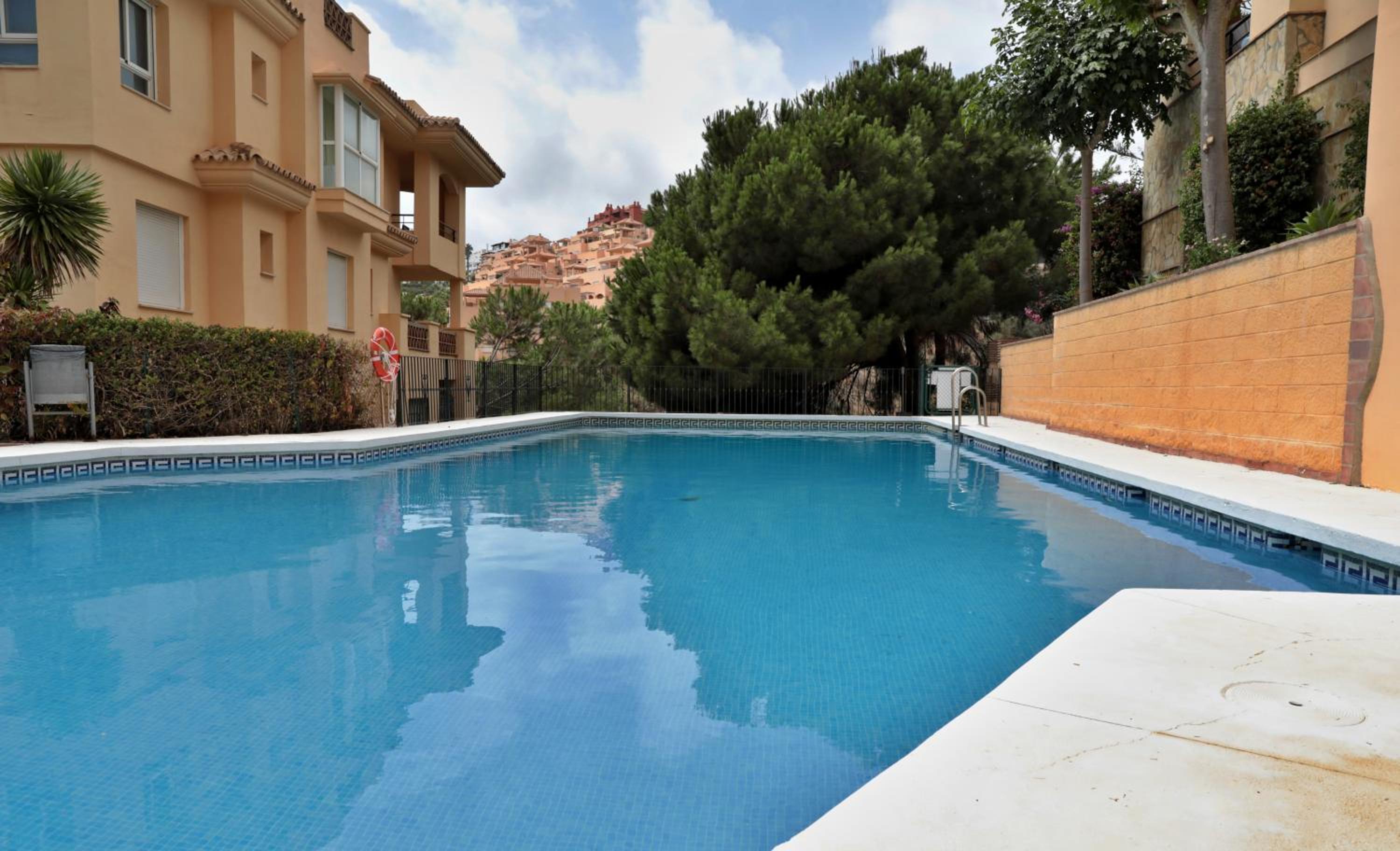 3 bedroom, top floor with fantastic terrace and pools view 5