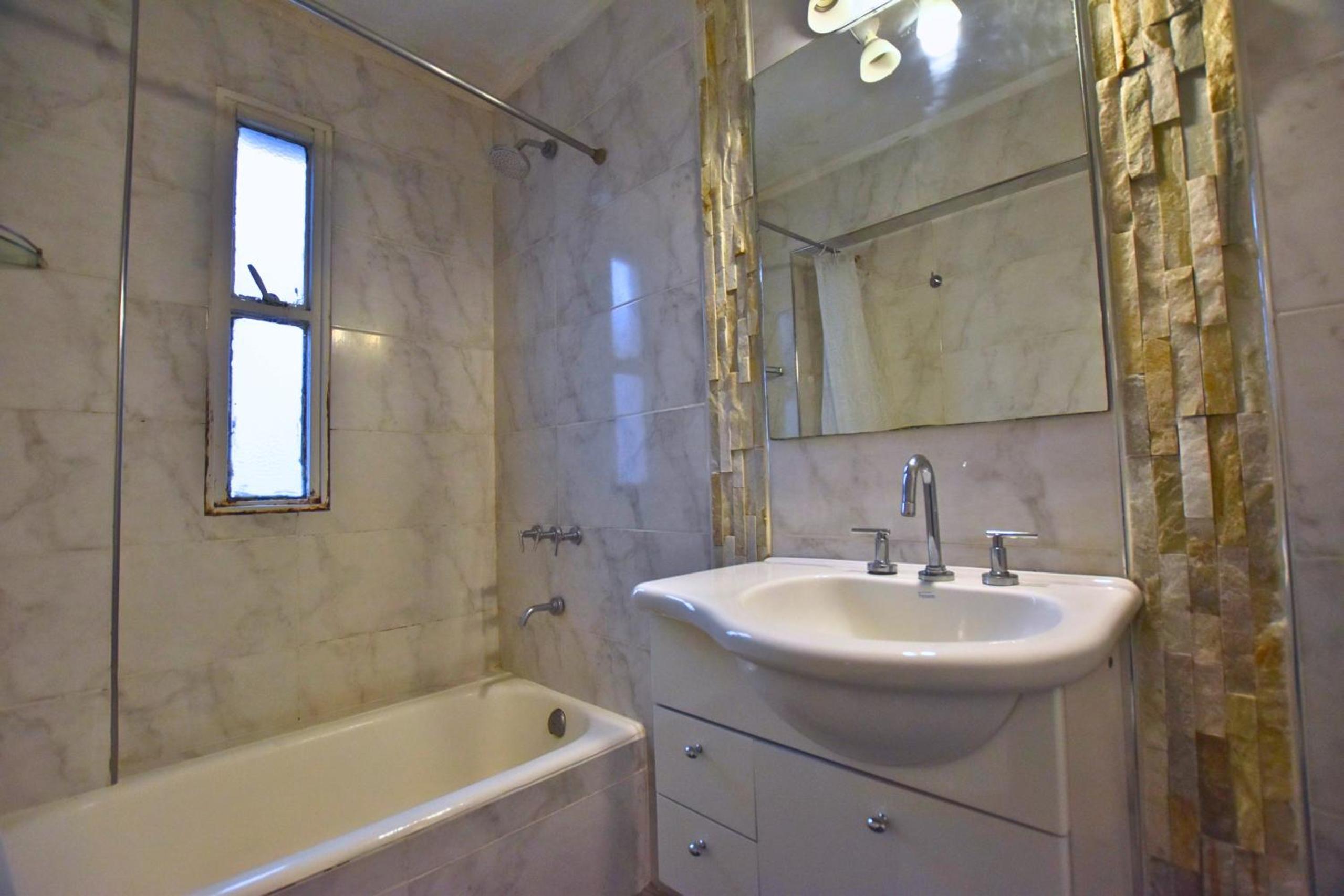 Cómodo y luminoso, 1 dormitorio, cocina, balcón