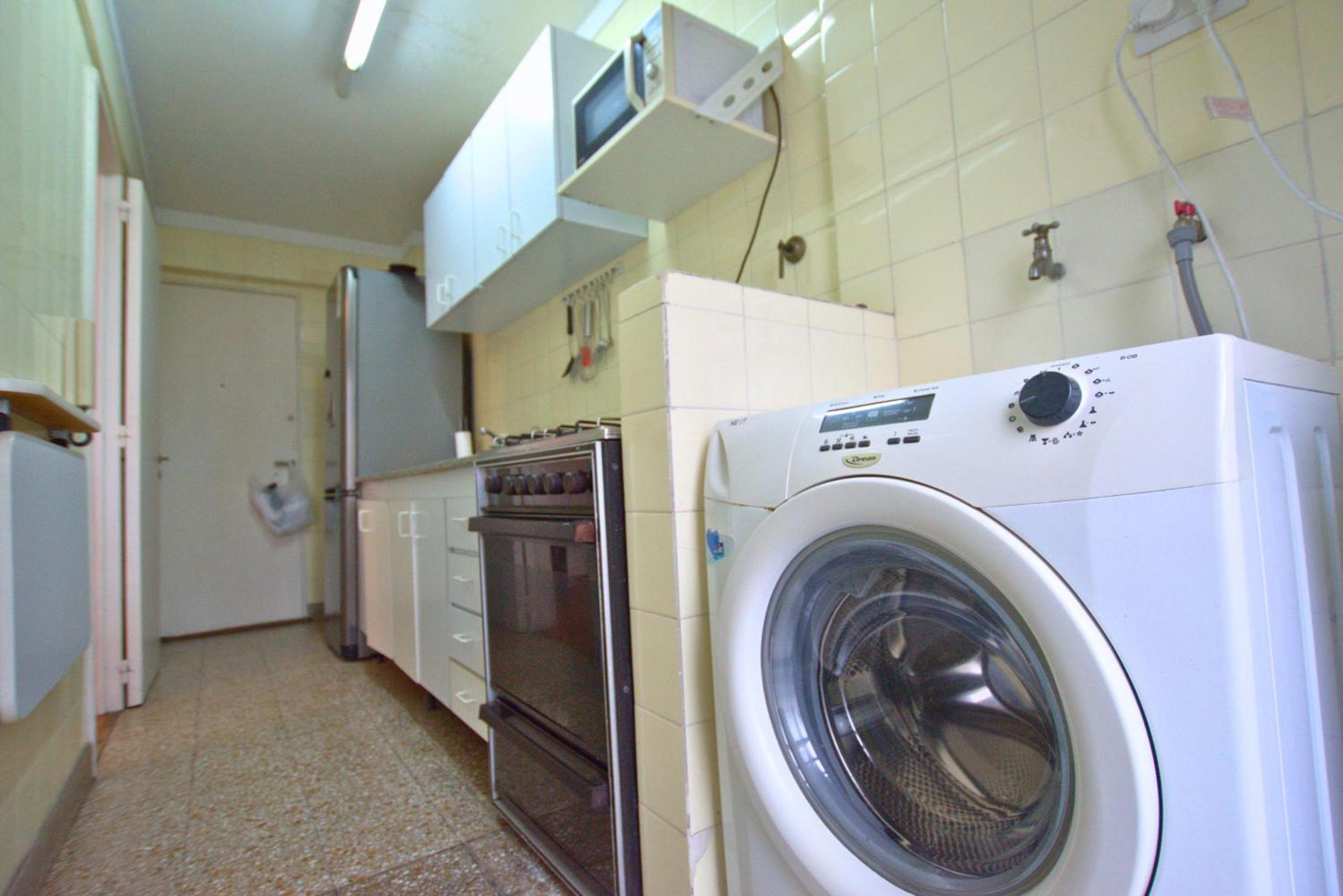 Cómodo y luminoso, 1 dormitorio, cocina, balcón