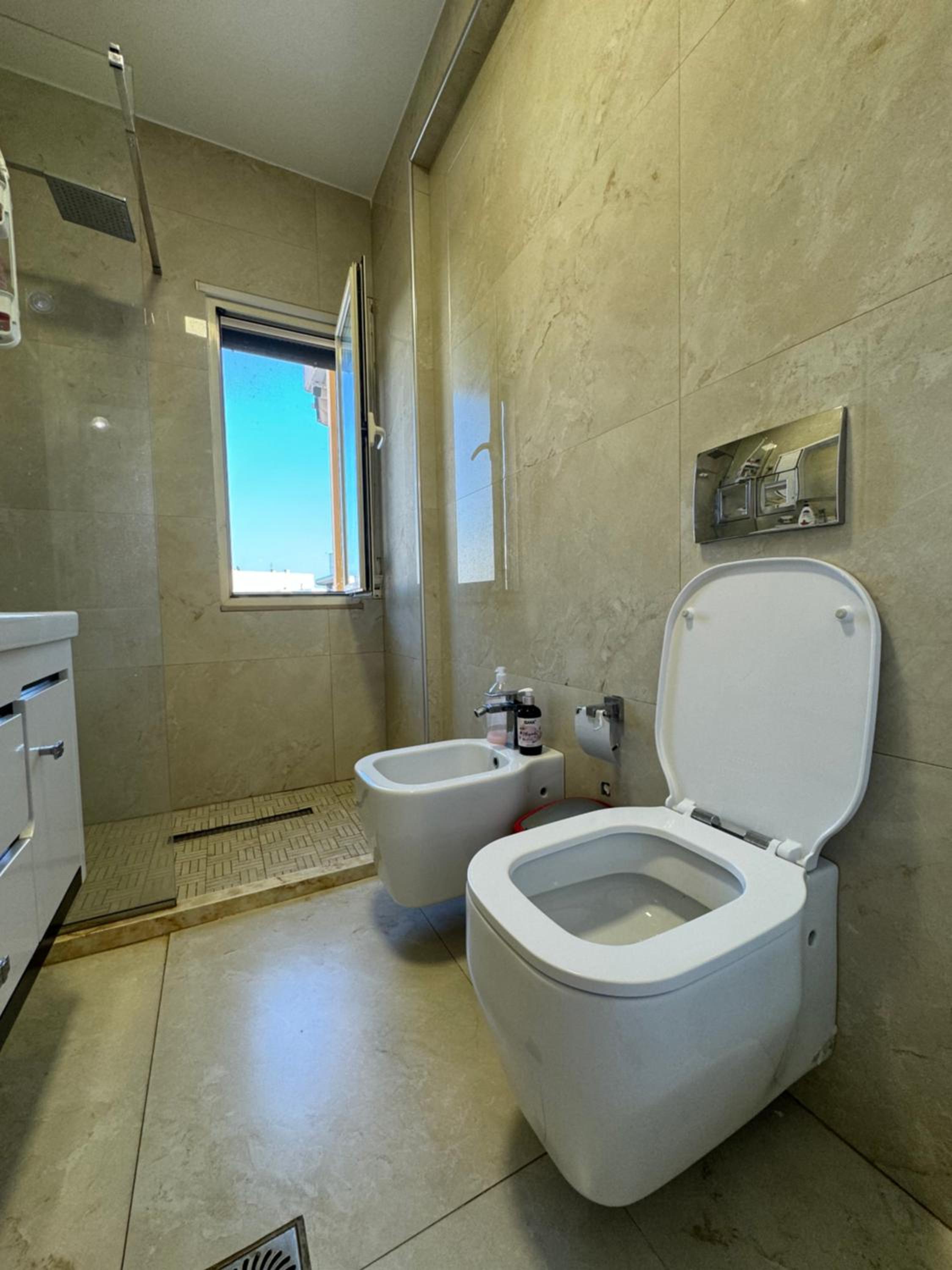 Sea View Deluxe Apartments Qerret Golem