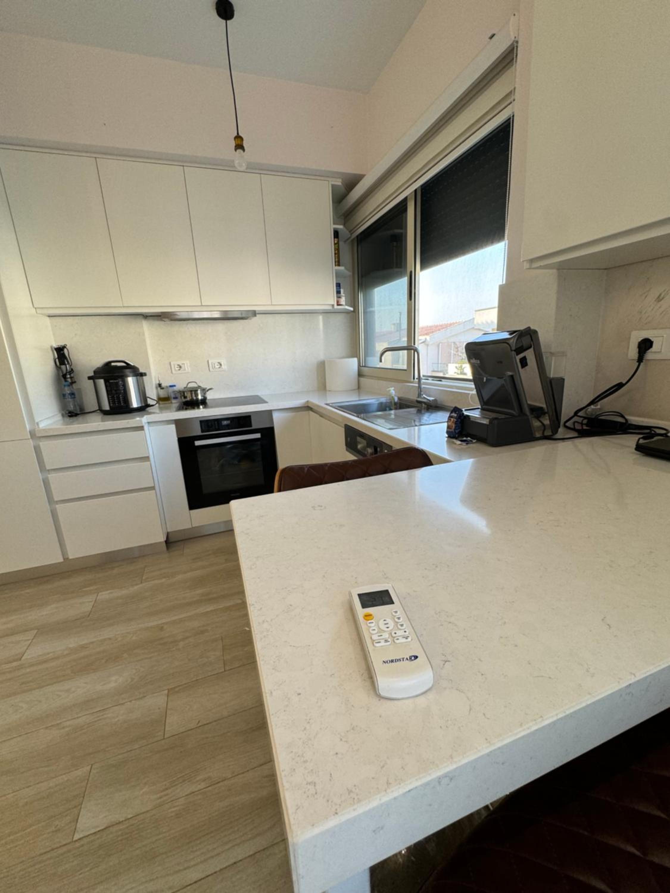 Sea View Deluxe Apartments Qerret Golem