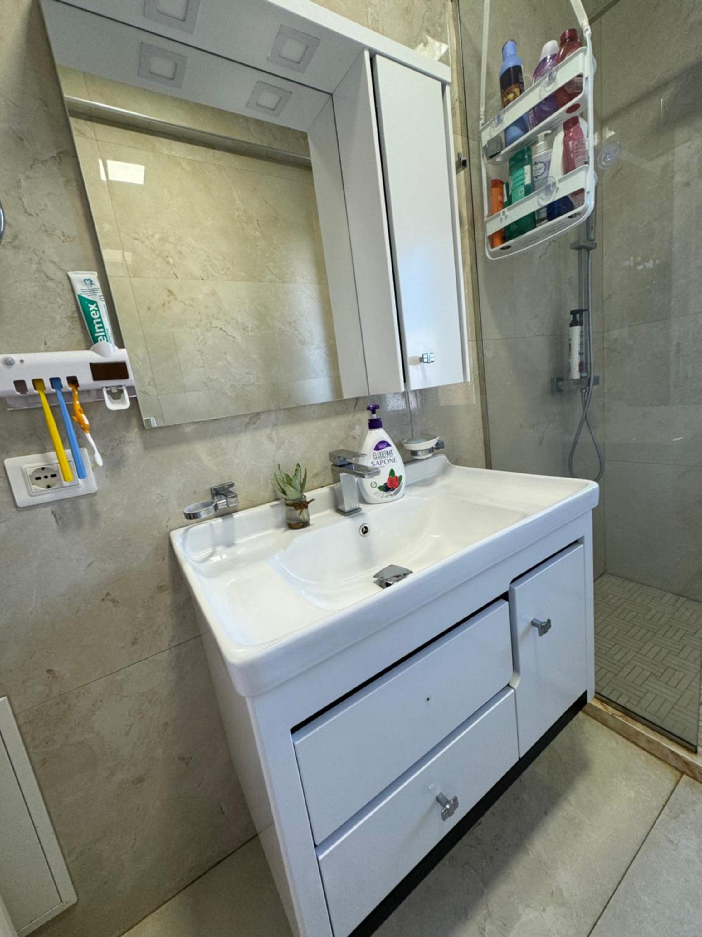 Sea View Deluxe Apartments Qerret Golem