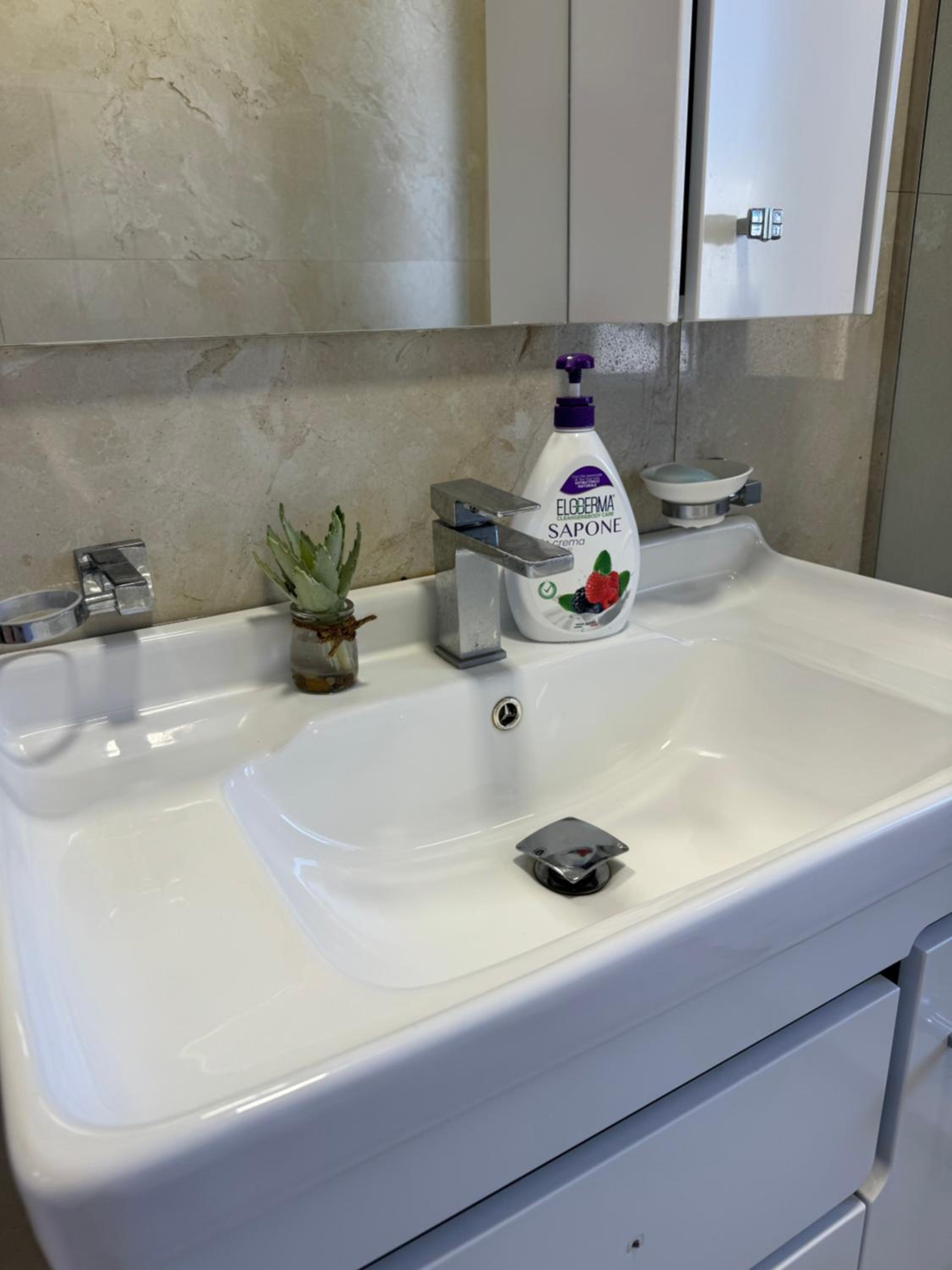 Sea View Deluxe Apartments Qerret Golem