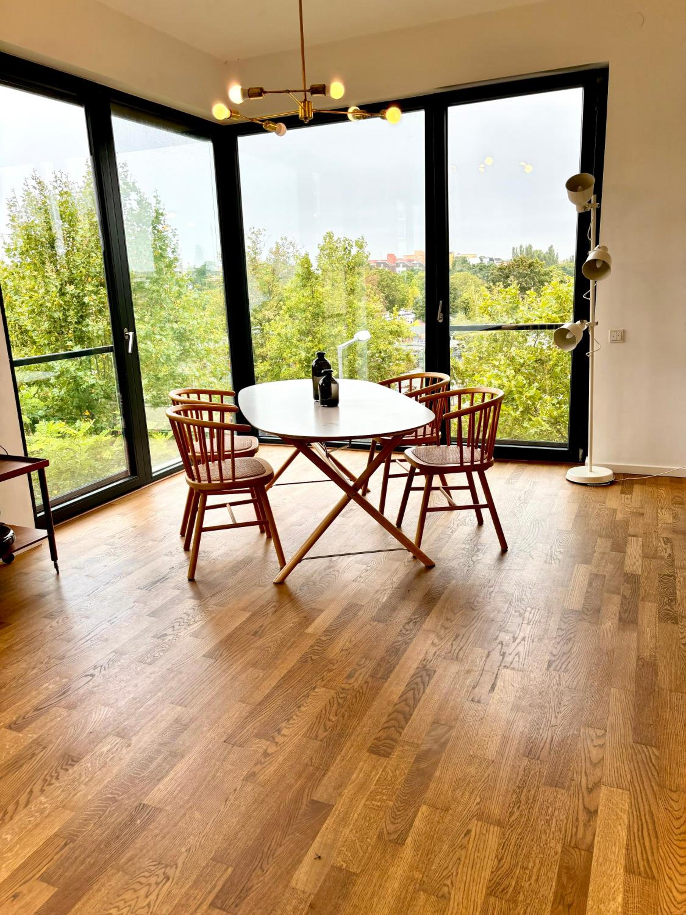 2 Bedroom Mauerpark-Apartment, Berlin Mitte View calendar