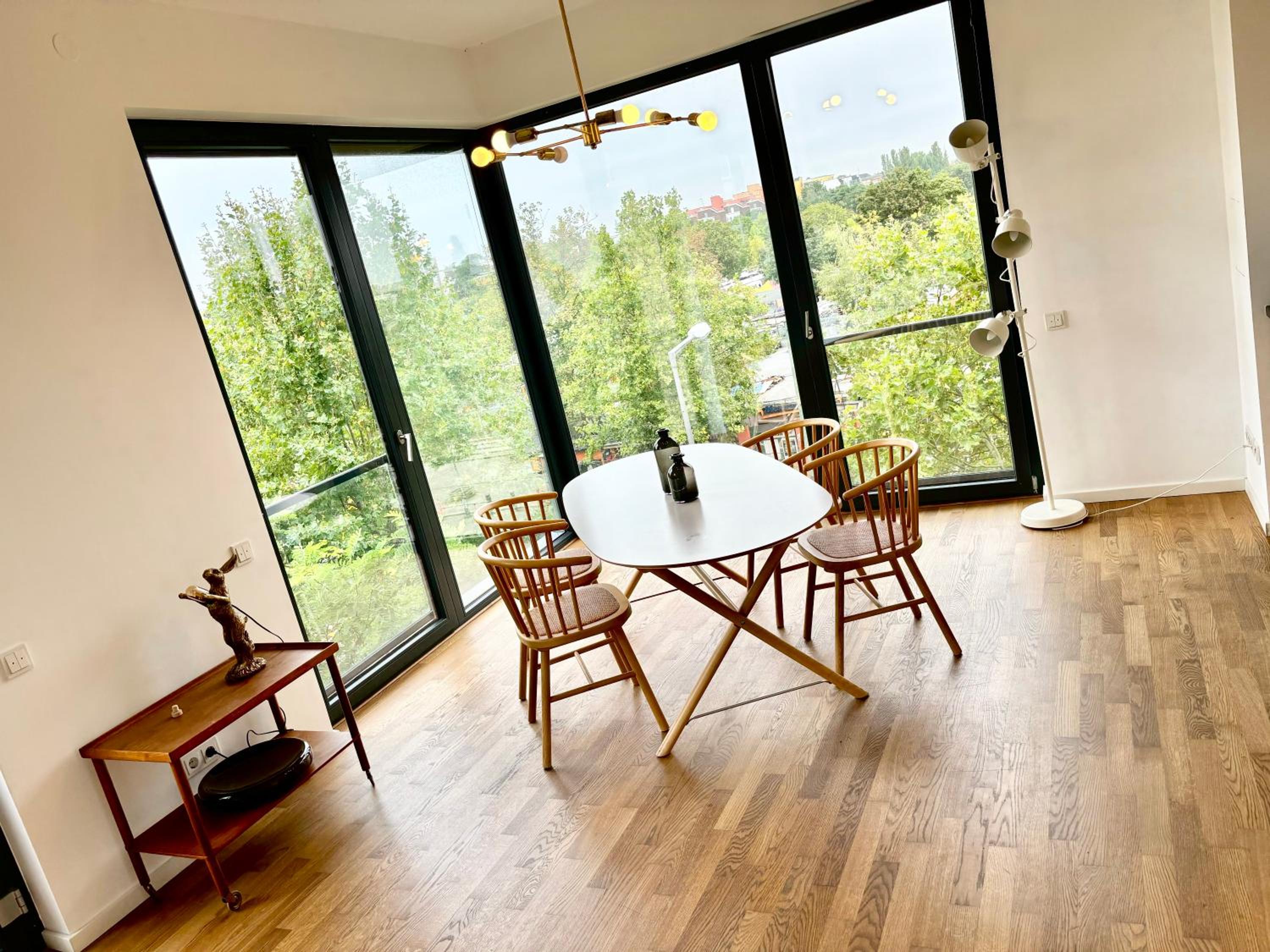 2 Bedroom Mauerpark-Apartment, Berlin Mitte View calendar