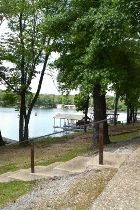 Amazing Lakefront Getaway view 4