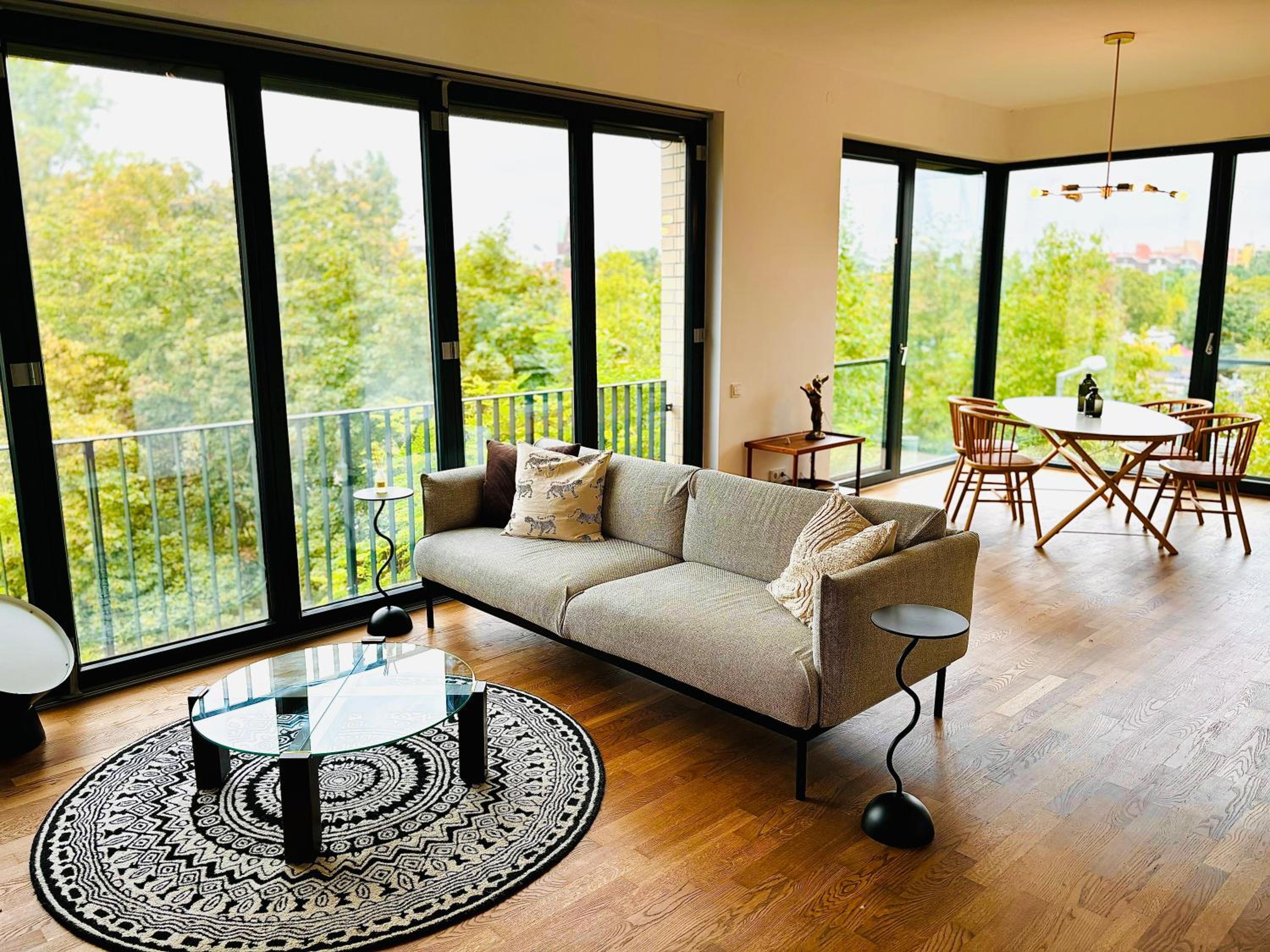 2 Bedroom Mauerpark-Apartment, Berlin Mitte View calendar