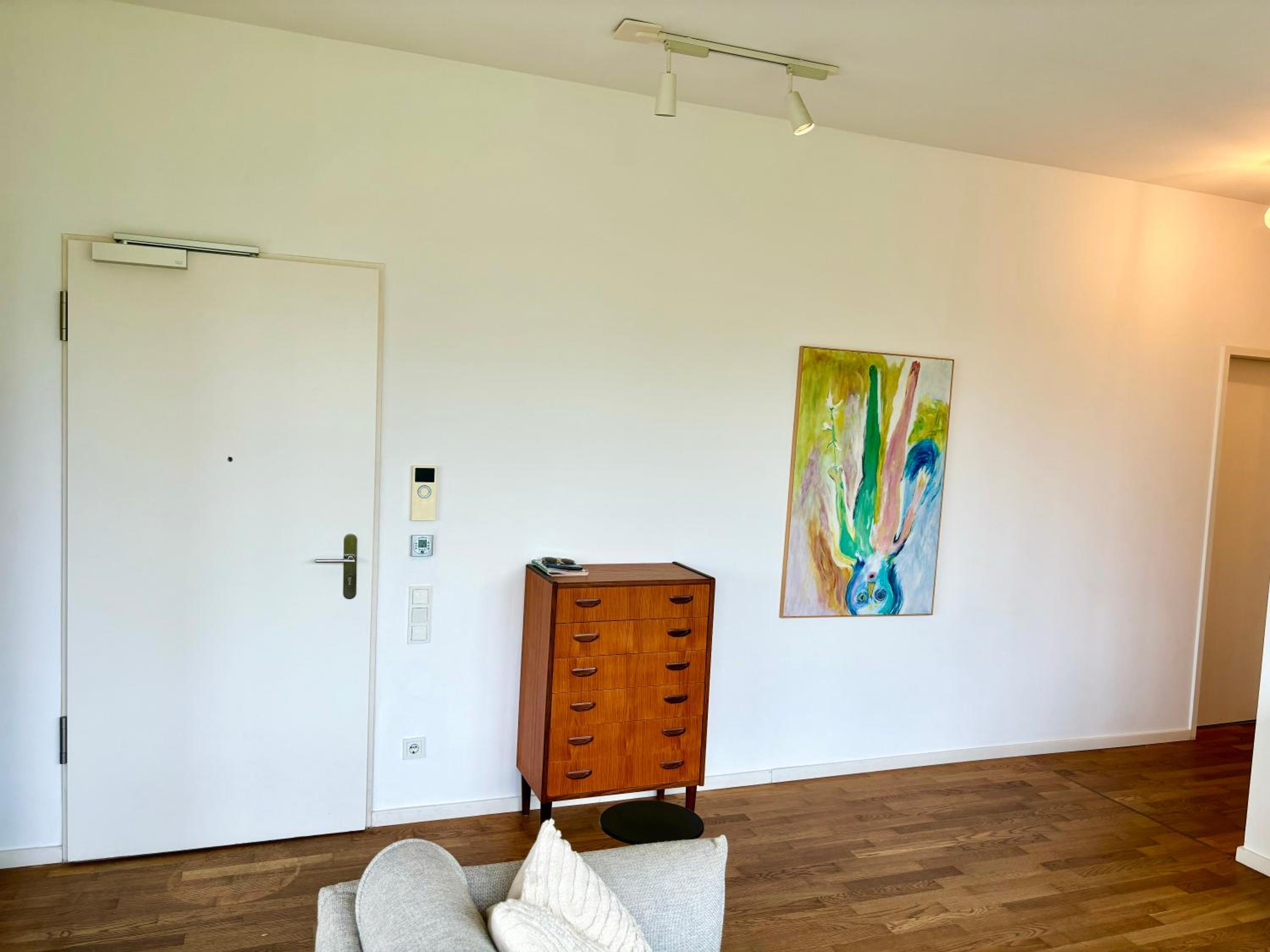 2 Bedroom Mauerpark-Apartment, Berlin Mitte View calendar
