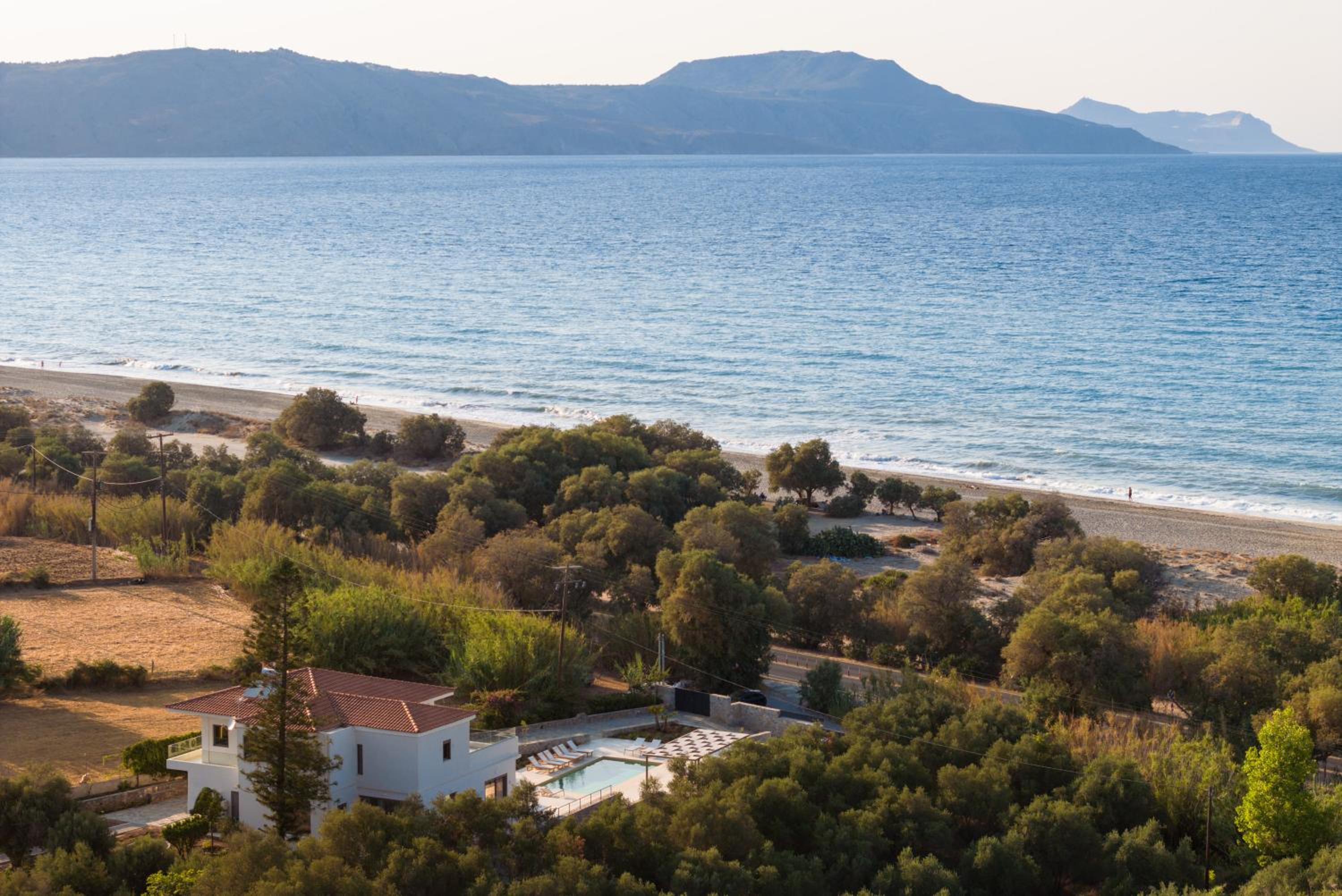 Costa Villa , Walk to Sandy Beach & Dinning, By ThinkVilla view 3
