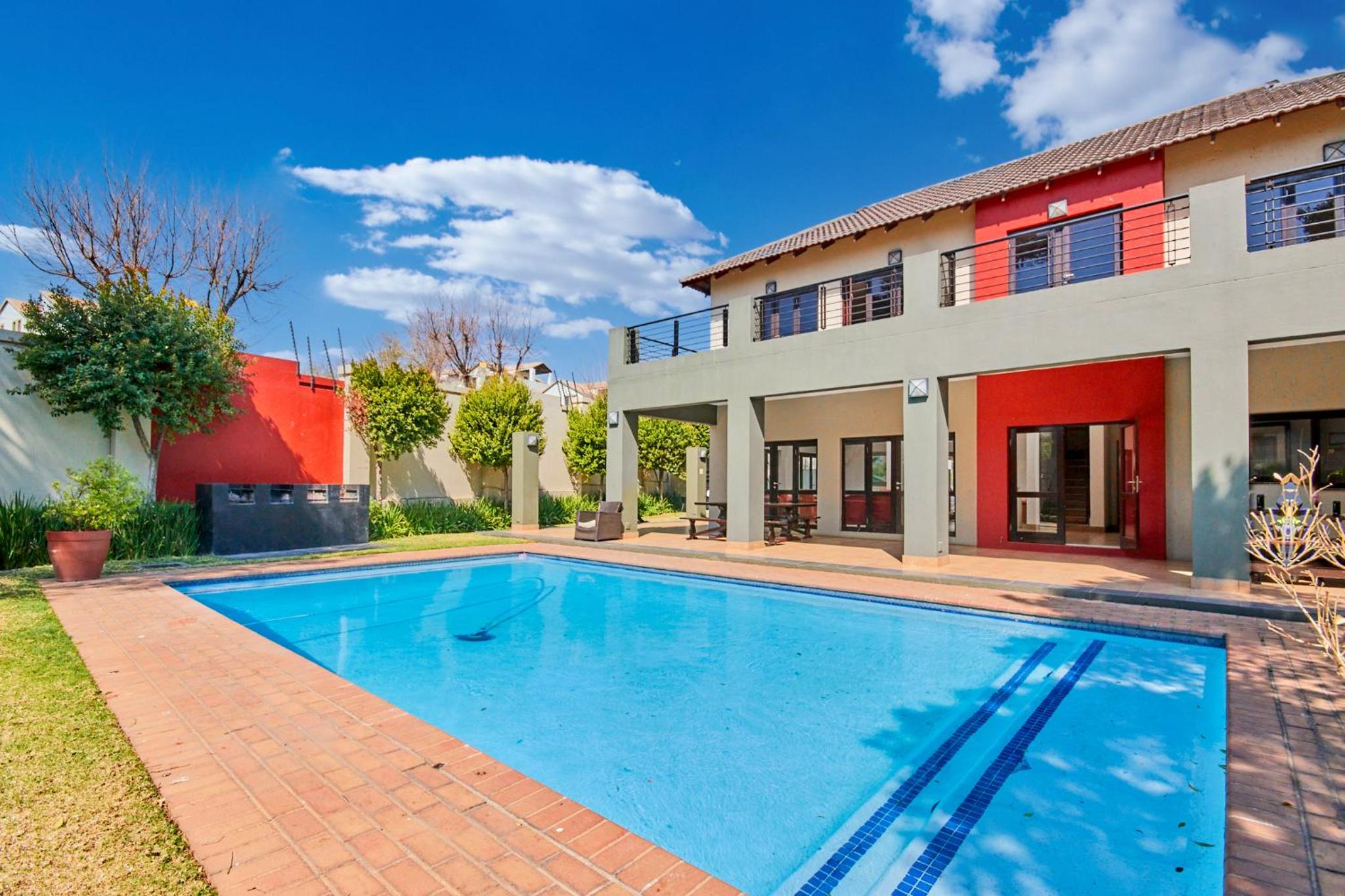 Modern One-Bedroom Flat in Fourways - Ideal for Professionals view 4