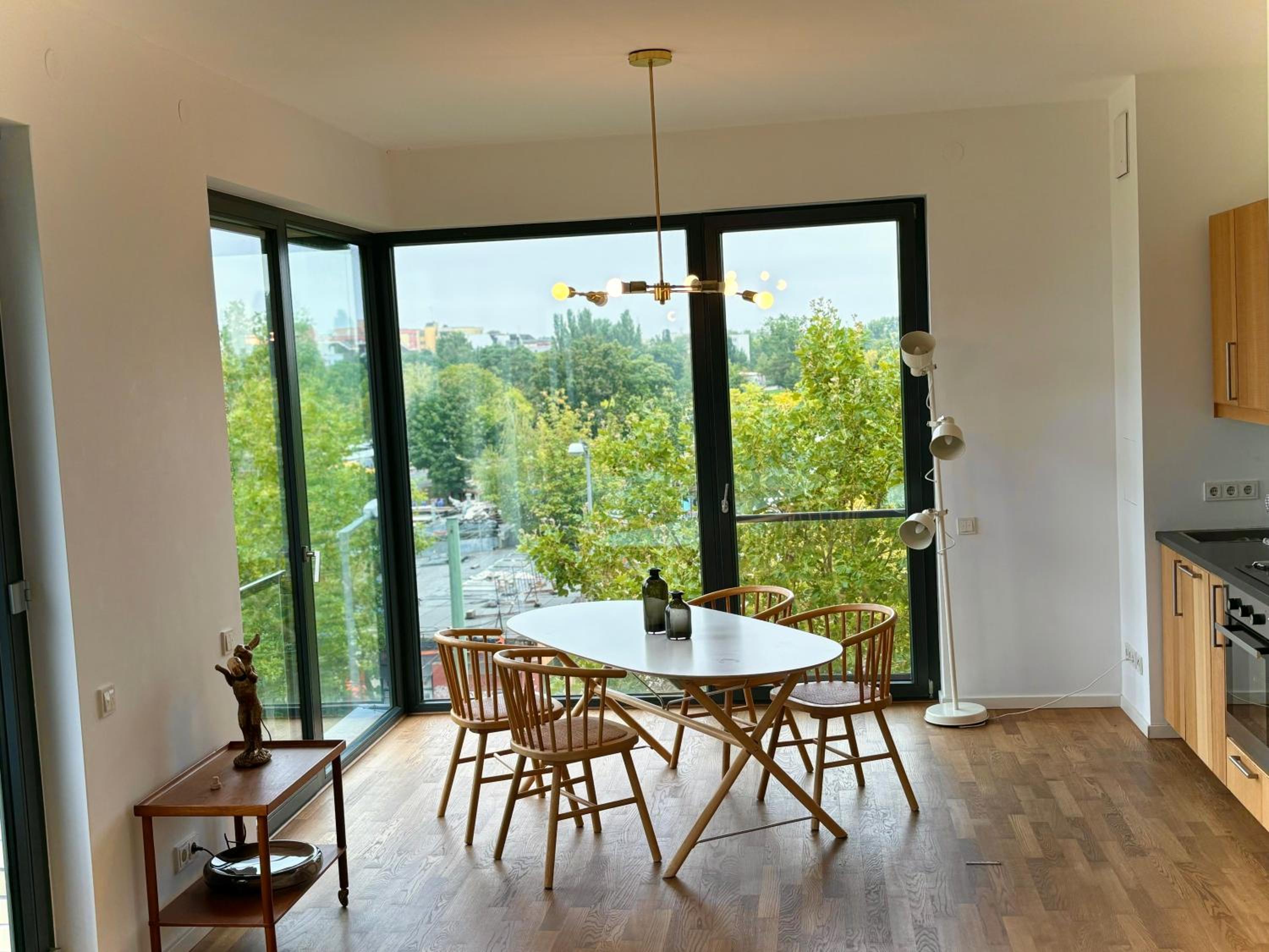 2 Bedroom Mauerpark-Apartment, Berlin Mitte View calendar