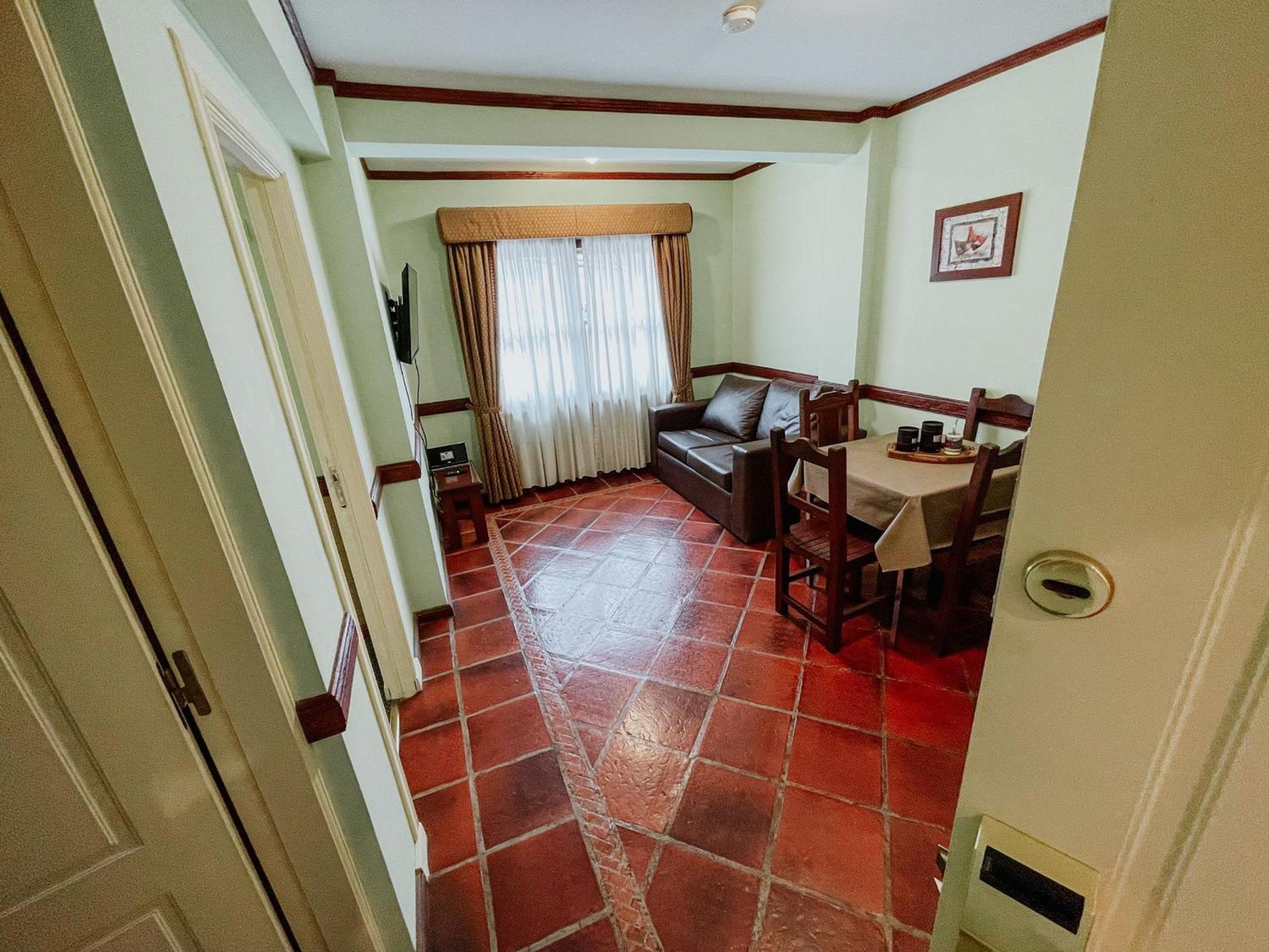 Viejo Lobo - Aunaisin apartamento sobre calle principal