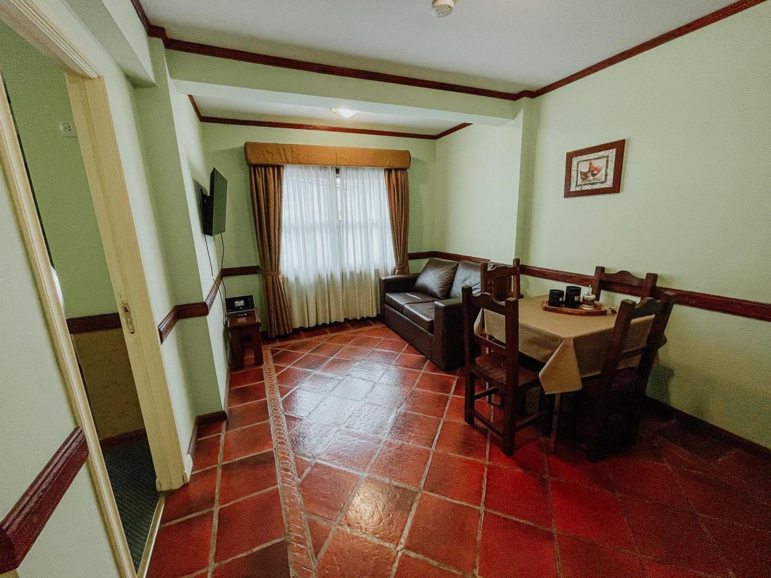 Viejo Lobo - Aunaisin apartamento sobre calle principal