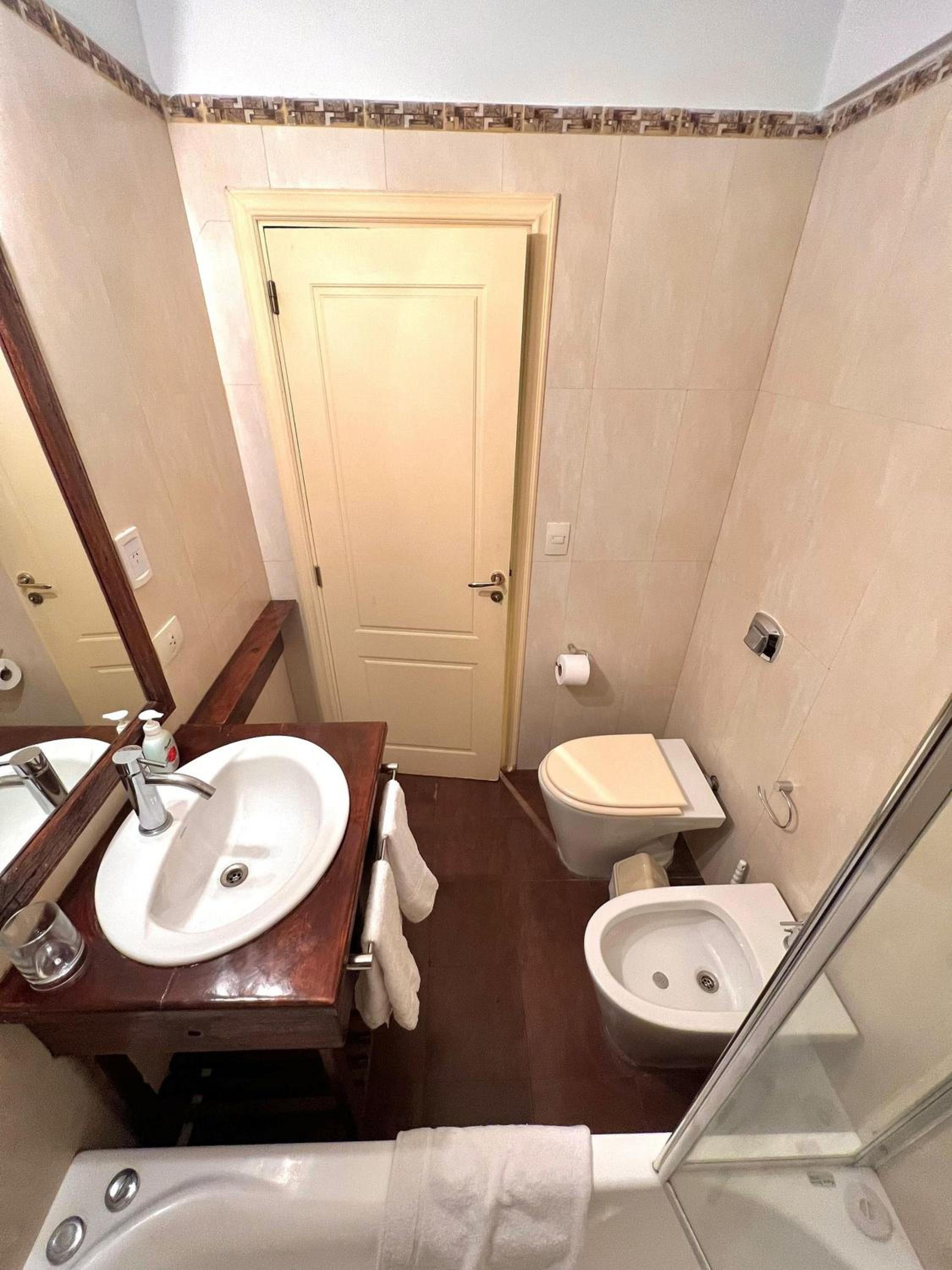 Viejo Lobo - Aunaisin apartamento sobre calle principal