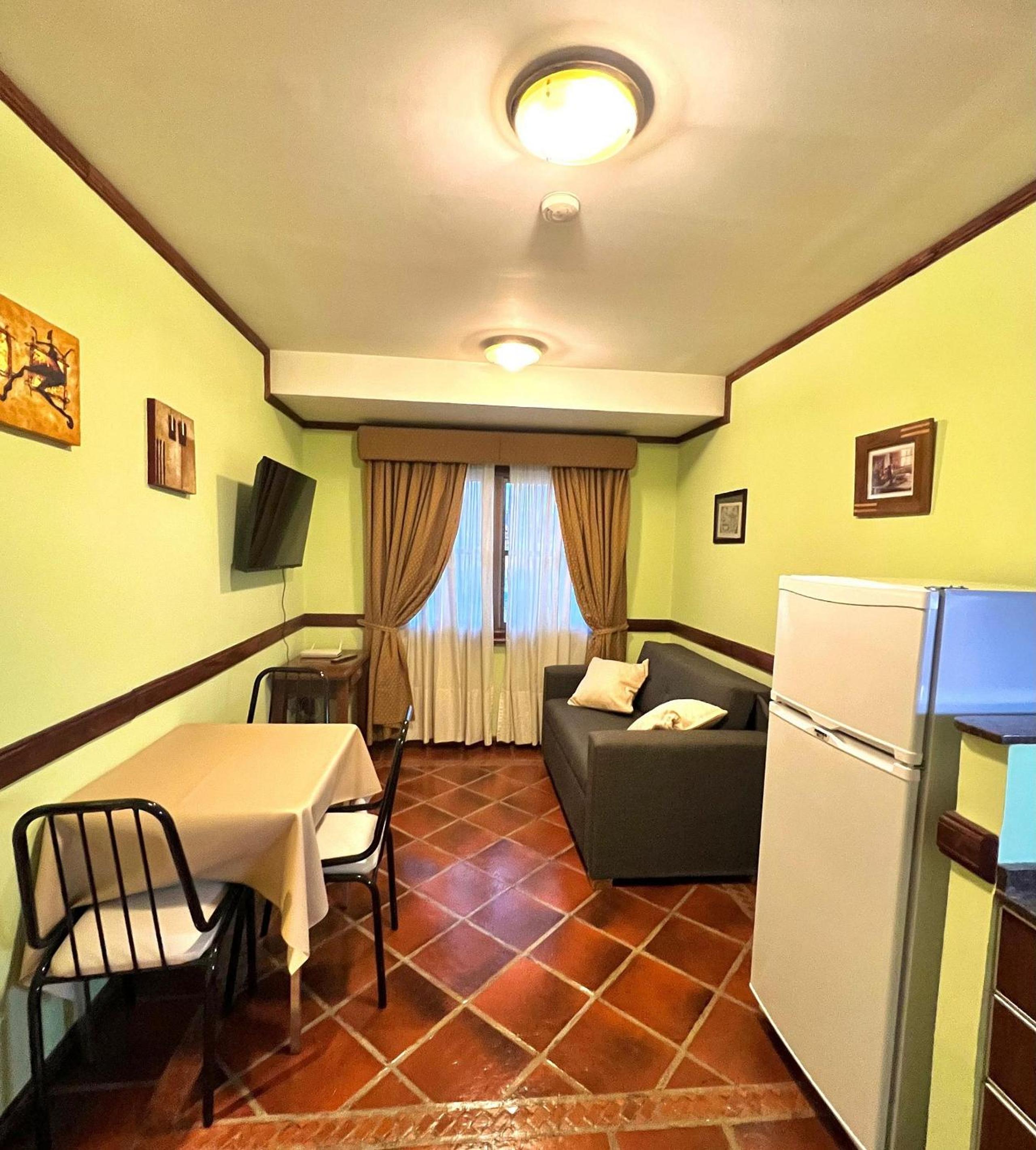 Viejo Lobo - Aunaisin apartamento sobre calle principal