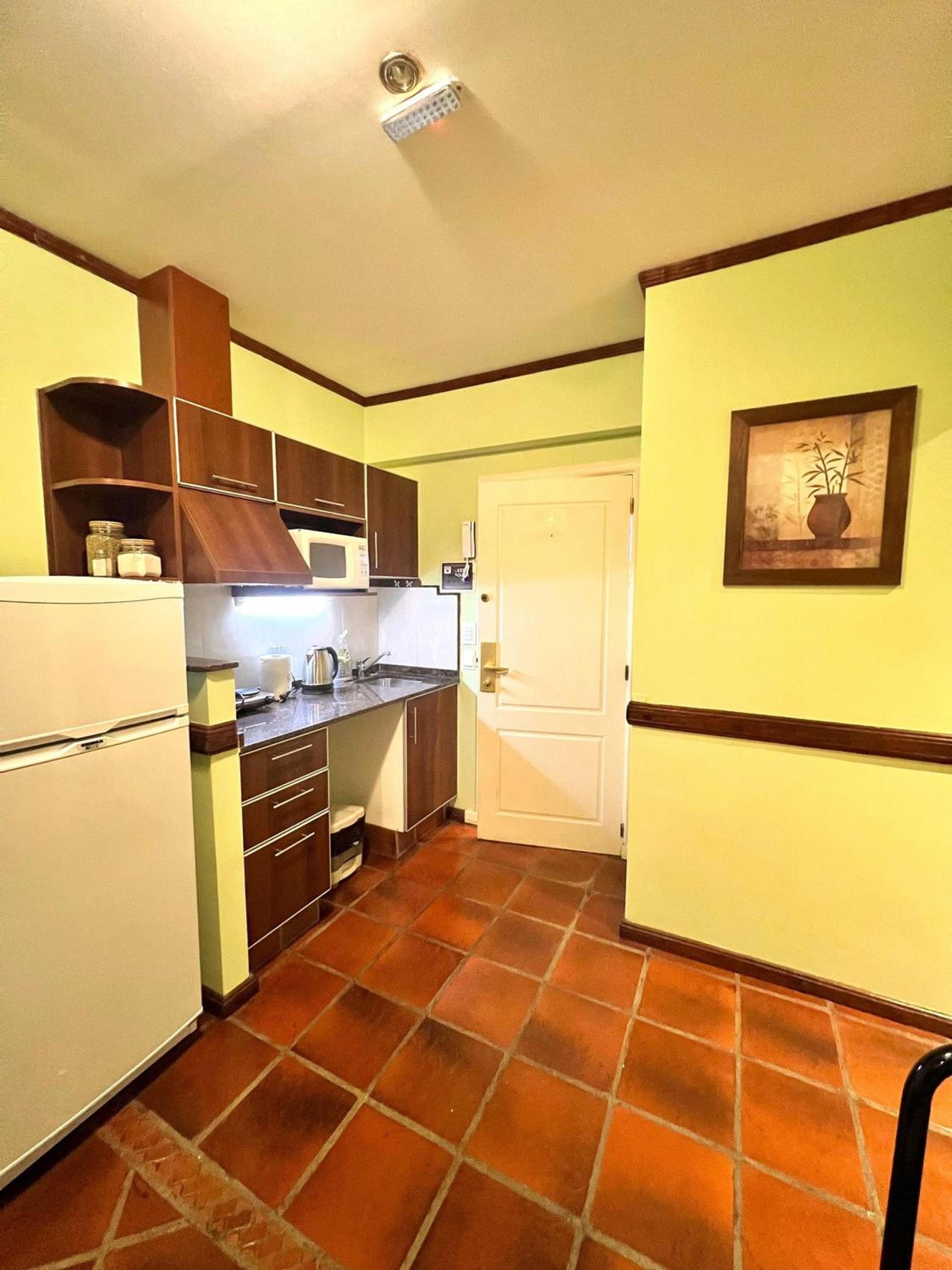 Viejo Lobo - Aunaisin apartamento sobre calle principal