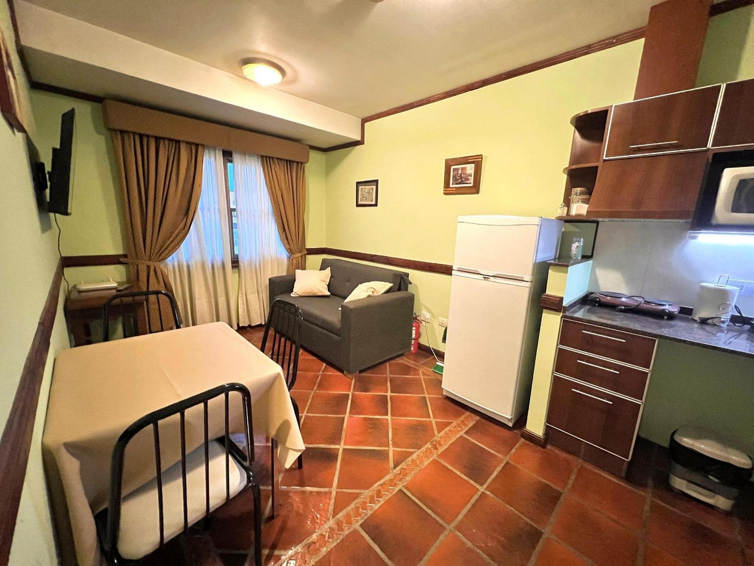 Viejo Lobo - Aunaisin apartamento sobre calle principal