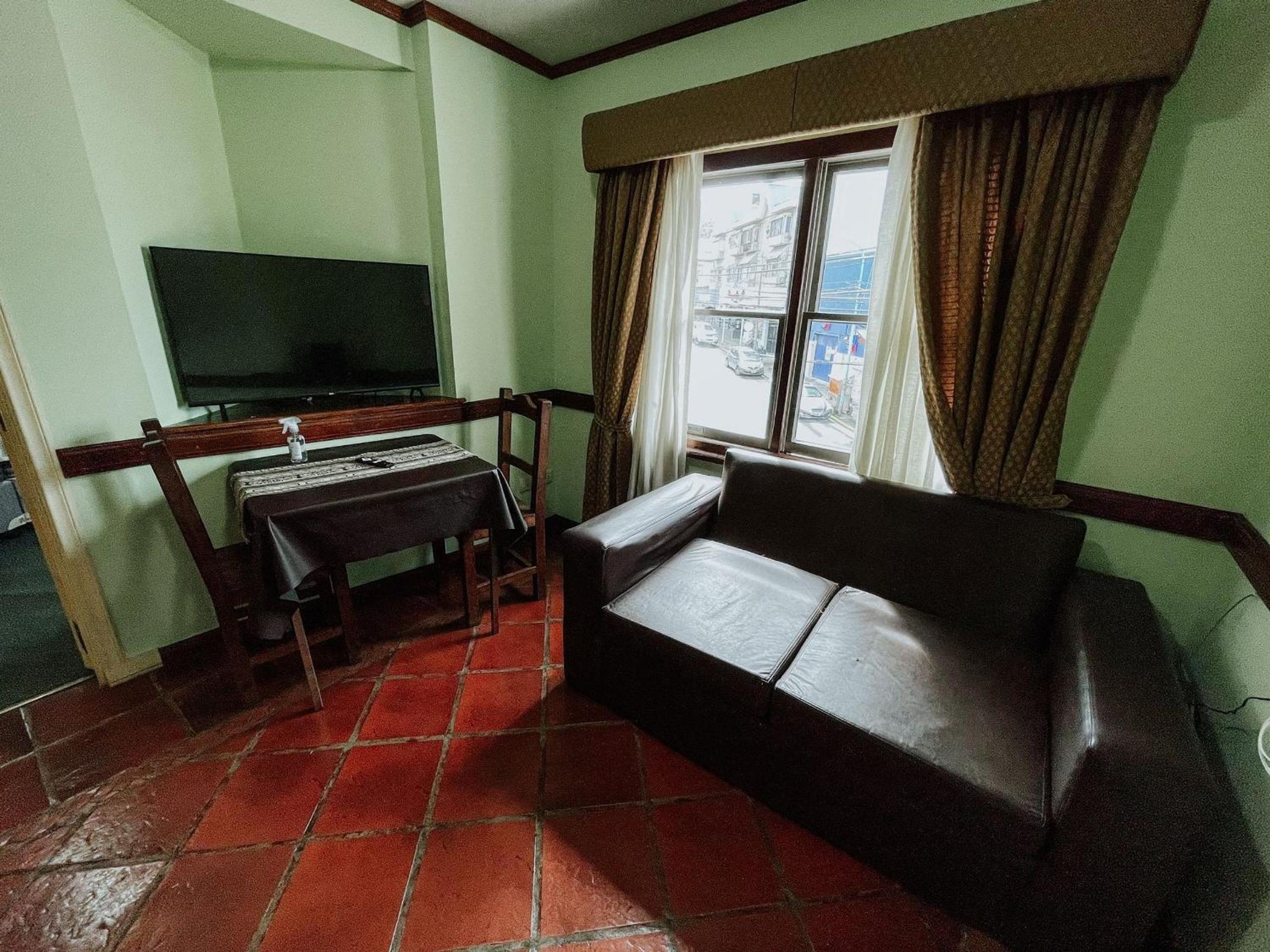 Viejo Lobo - Aunaisin apartamento sobre calle principal