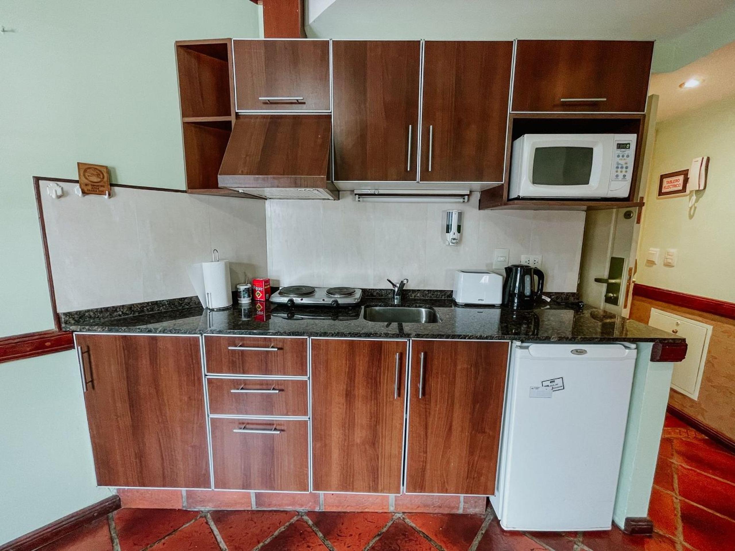 Viejo Lobo - Aunaisin apartamento sobre calle principal