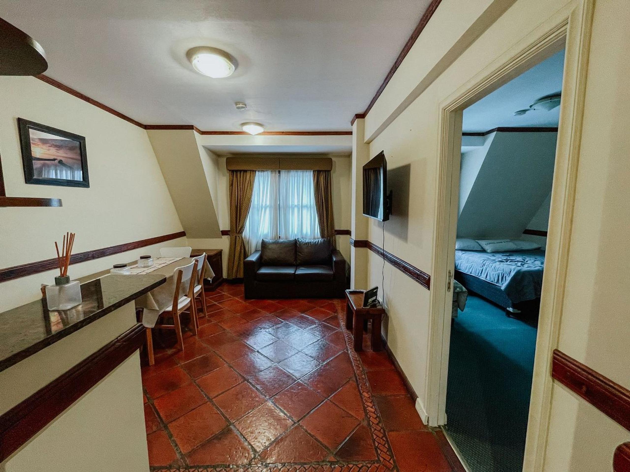 Viejo Lobo - Aunaisin apartamento sobre calle principal
