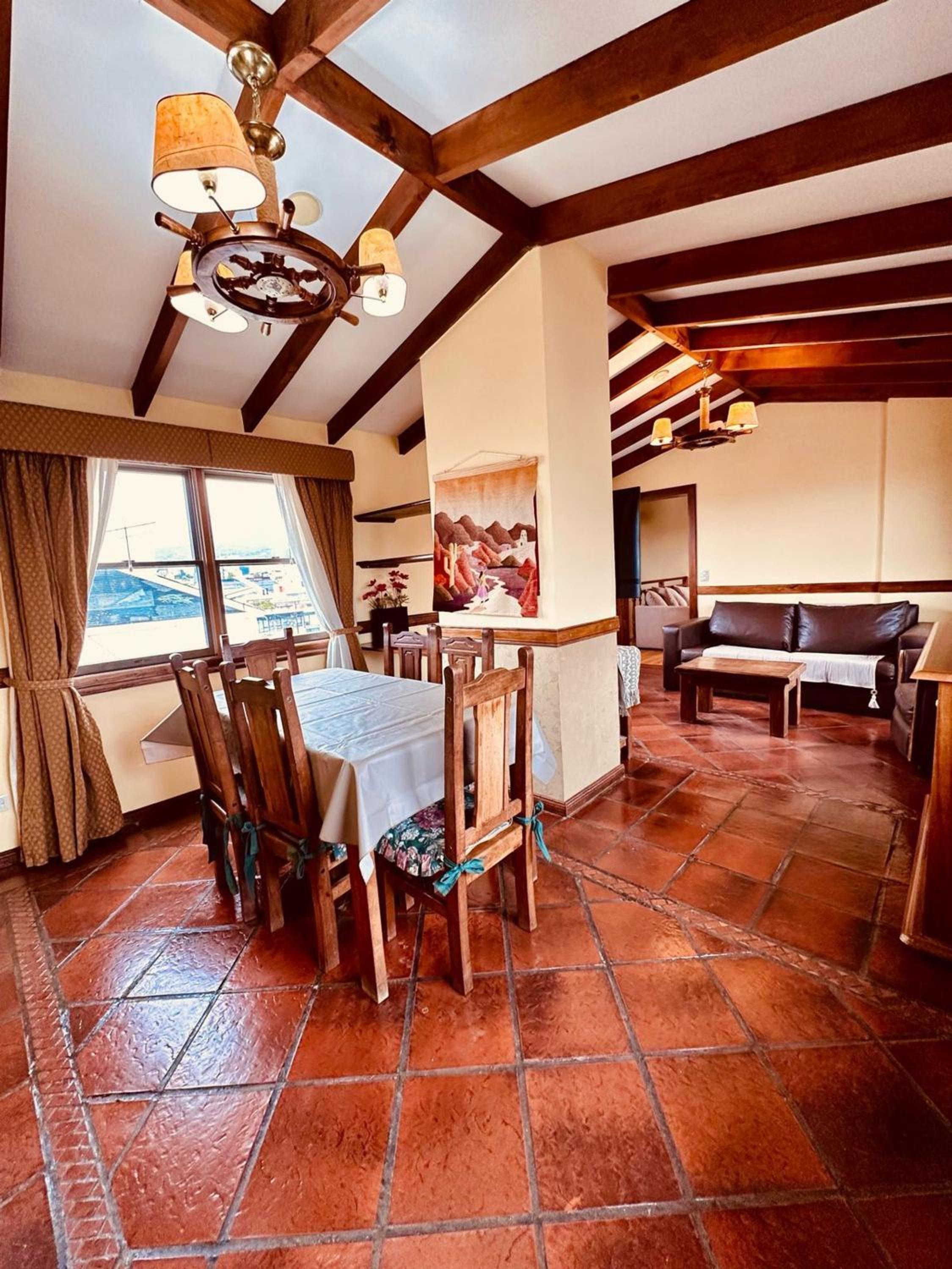 Viejo Lobo - Aunaisin apartamento sobre calle principal