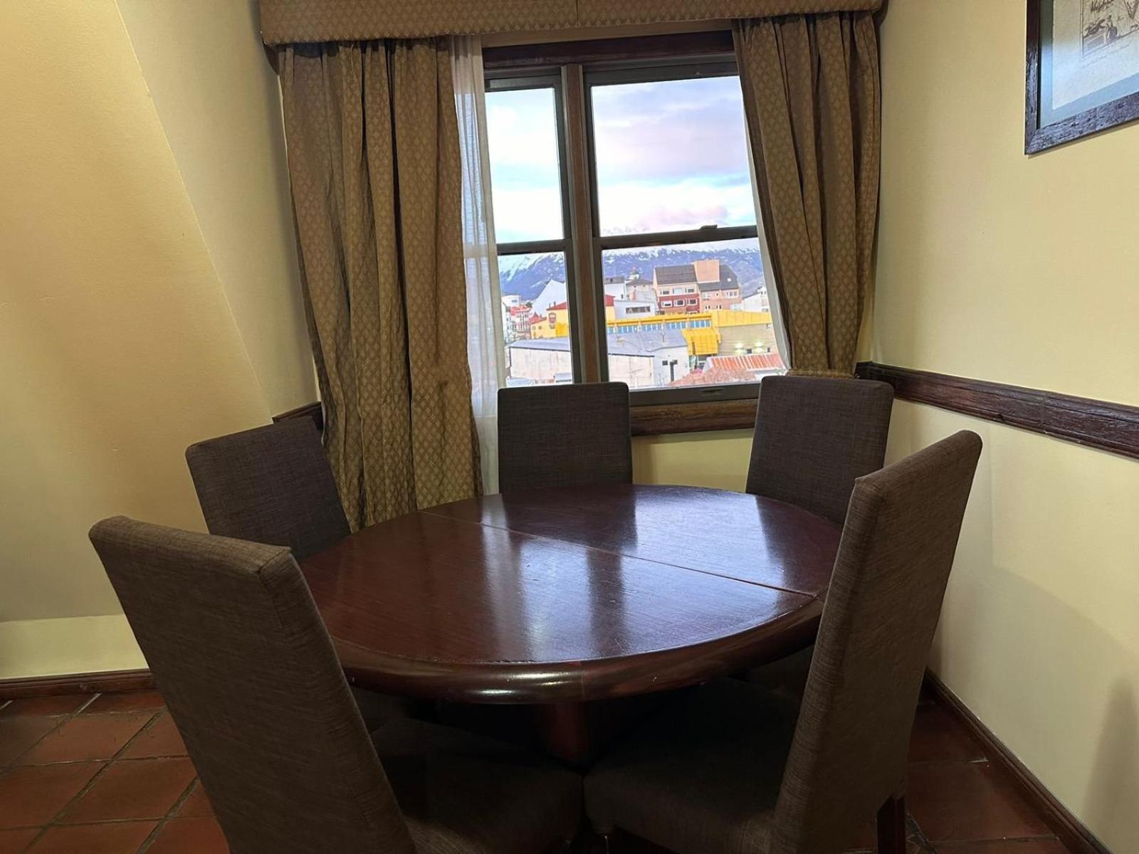 Viejo Lobo - Aunaisin apartamento sobre calle principal