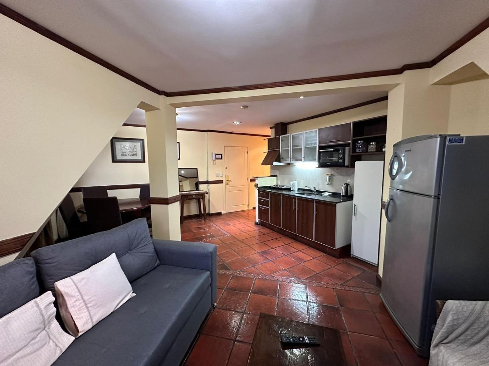 Viejo Lobo - Aunaisin apartamento sobre calle principal