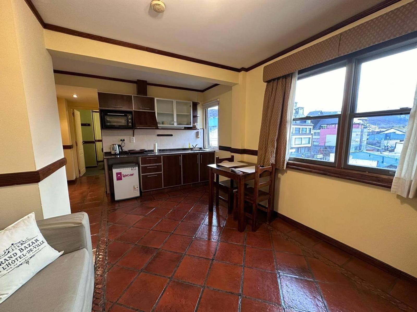 Viejo Lobo - Aunaisin apartamento sobre calle principal