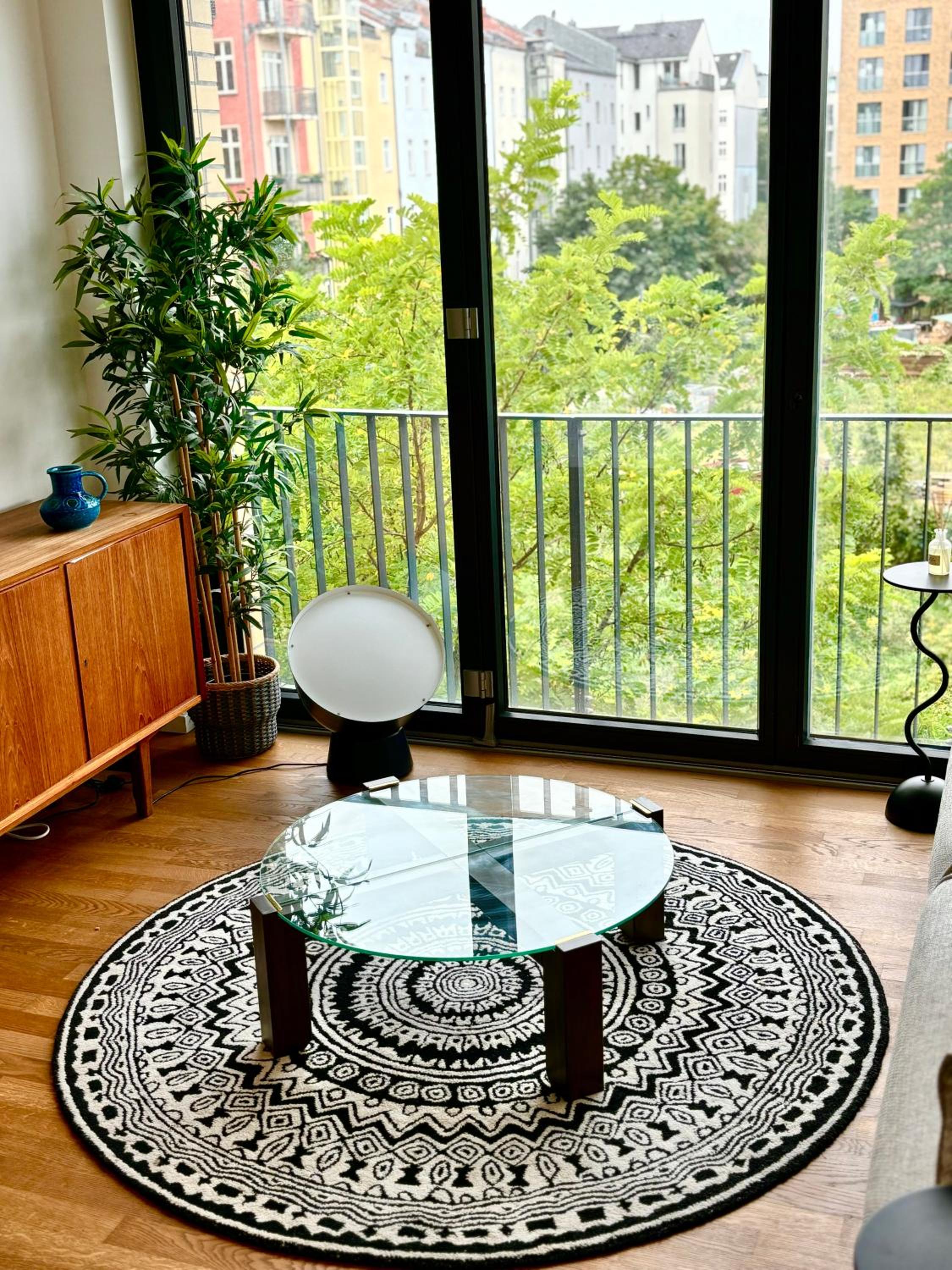 2 Bedroom Mauerpark-Apartment, Berlin Mitte View calendar