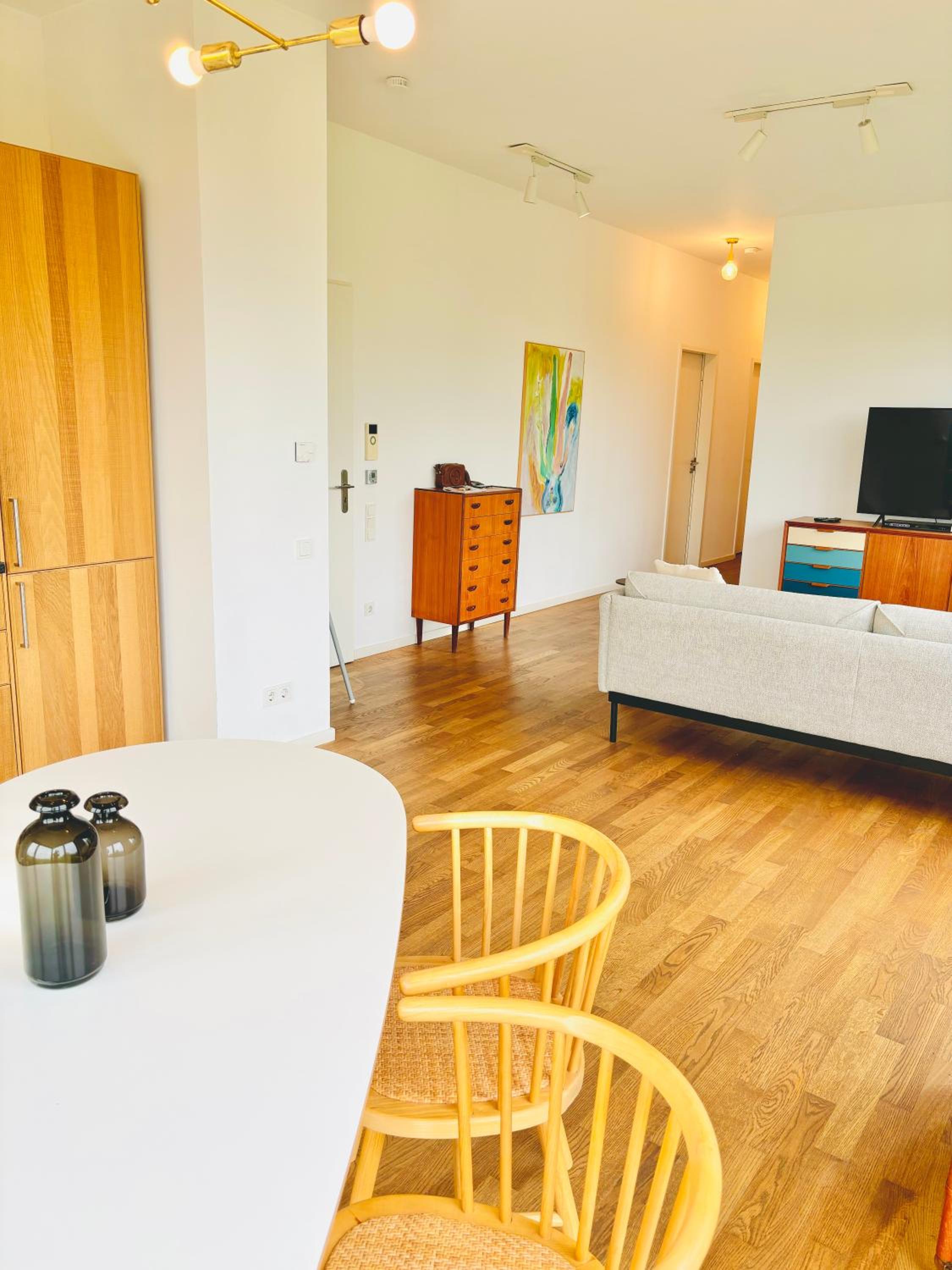 2 Bedroom Mauerpark-Apartment, Berlin Mitte View calendar